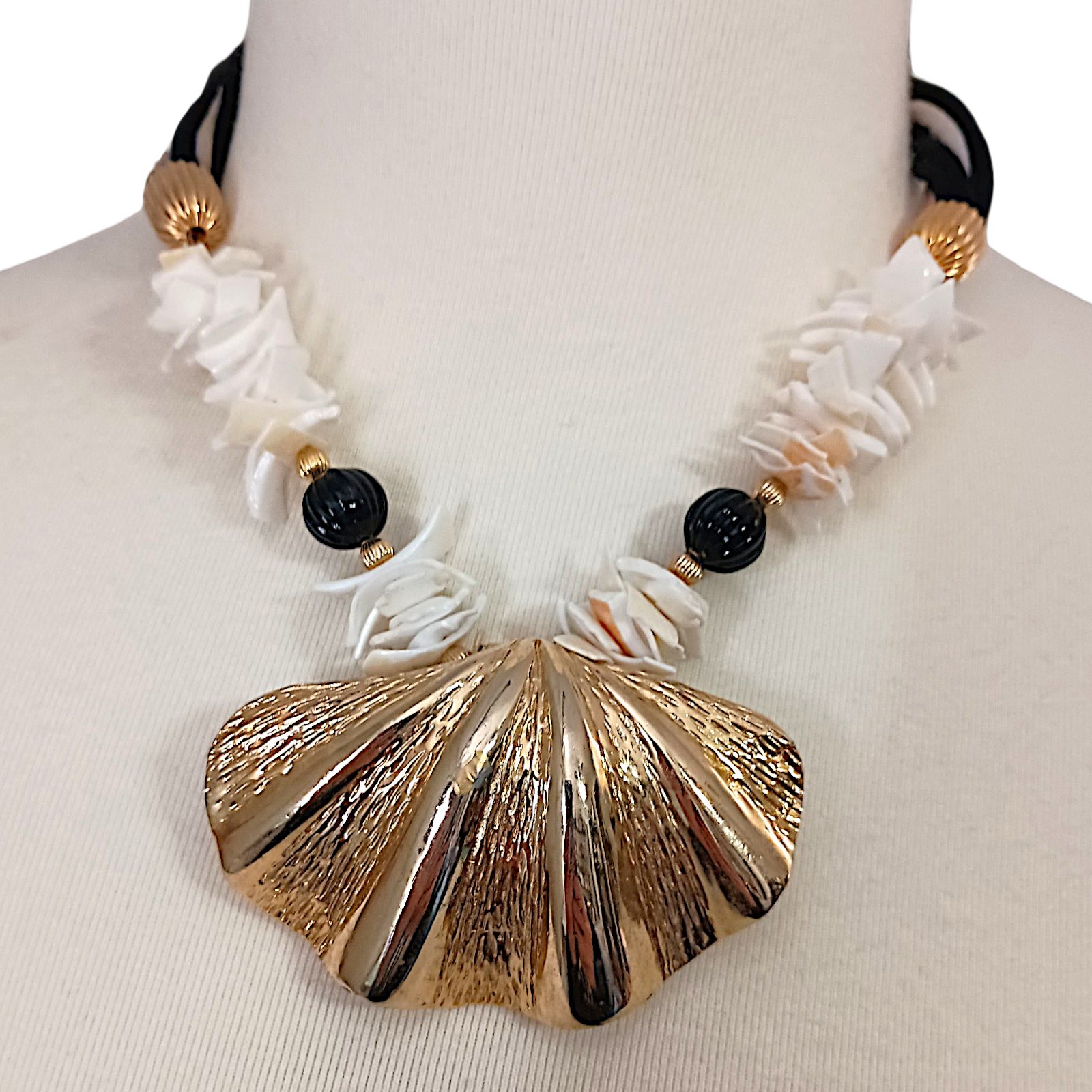 Gay Boyer Scallop Shell Necklace Vintage Corded Chunky Maximalist Coastal Beachy