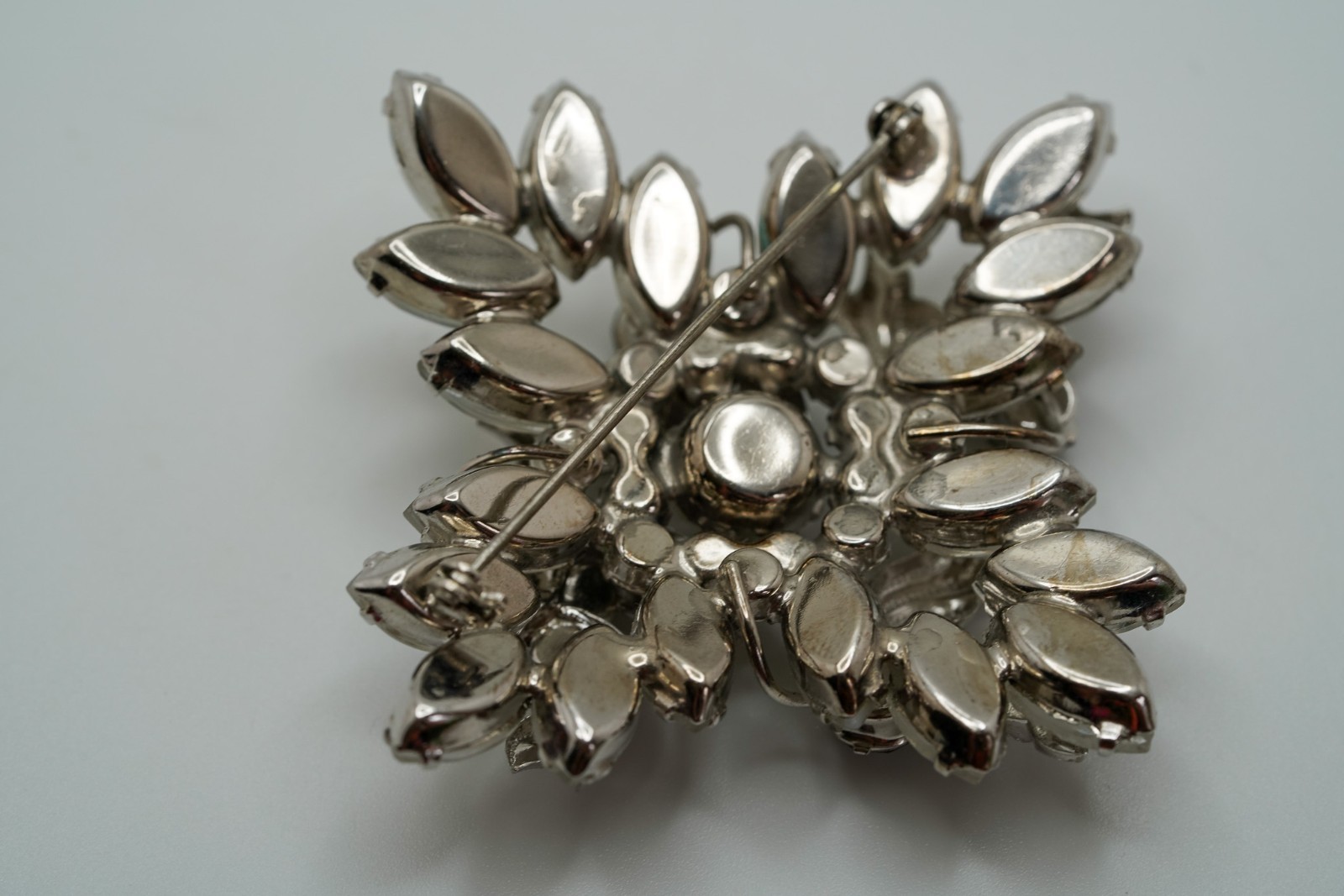 Vintage White Rhinestone Flower Brooch 5.5cm x 5.5cm JB45