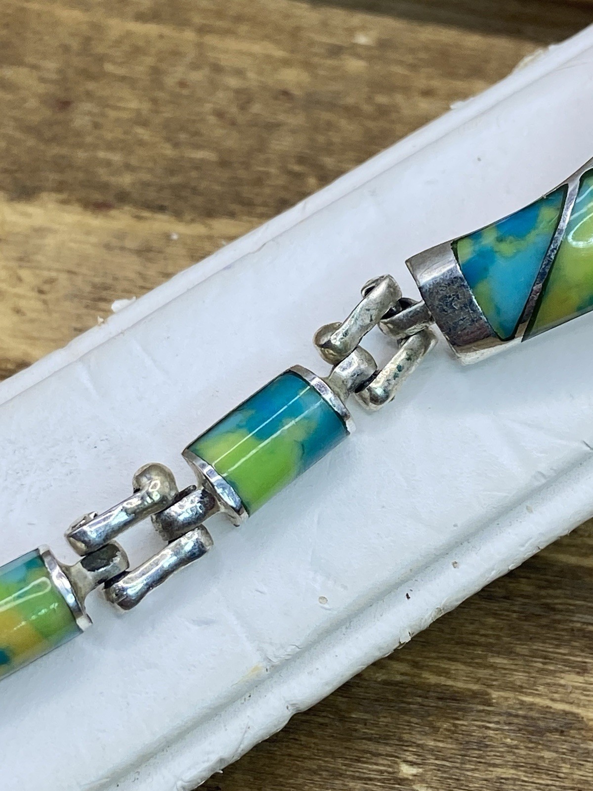 Vintage 1980s Mexico Mosaic Inlaid Art Glass Silver Tone Bracelet 7″