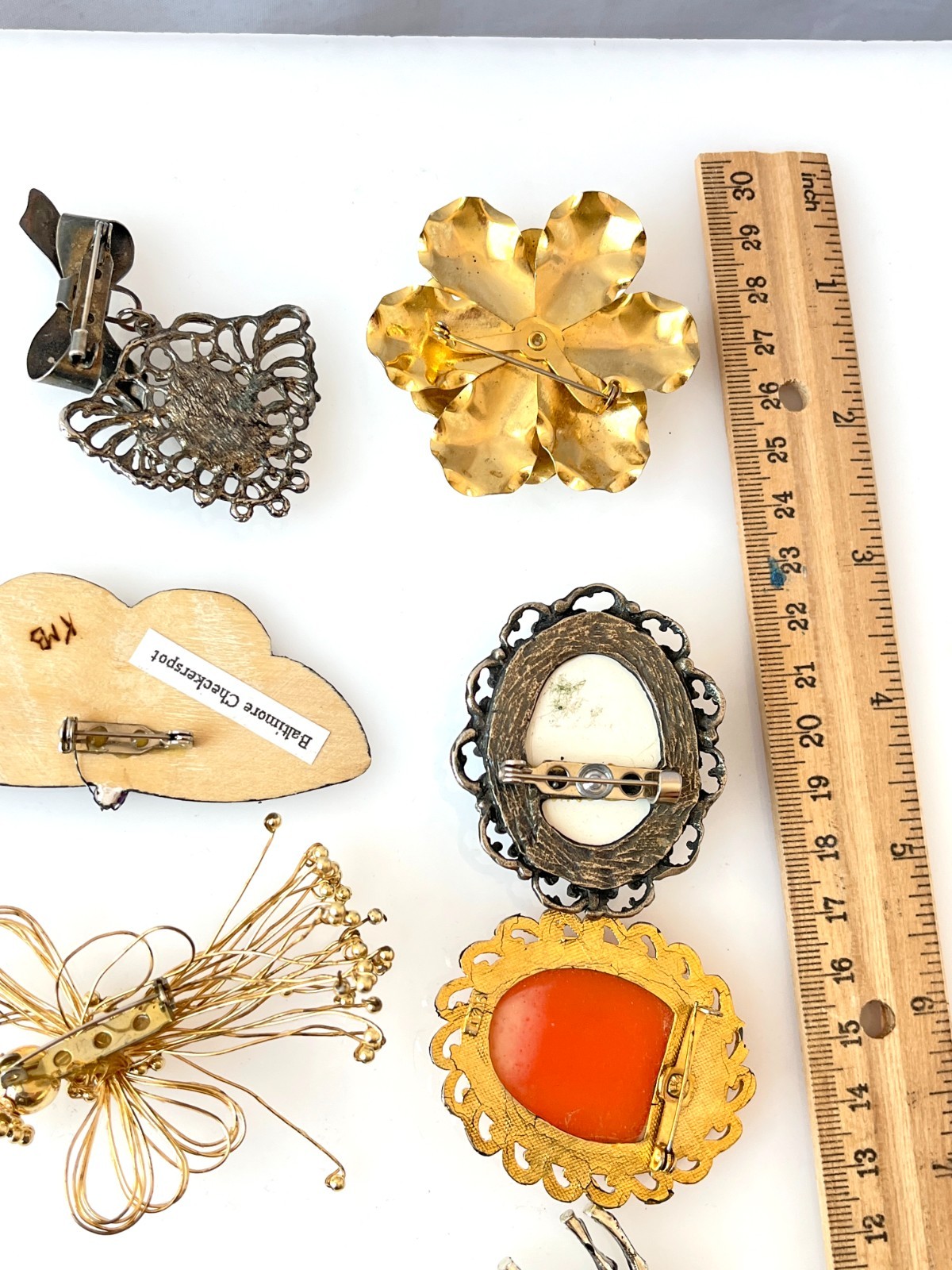 Lot Vintage 20 Brooches Flowers, Butterflies, Boat, Fish, Horse, Hearts, Cameo