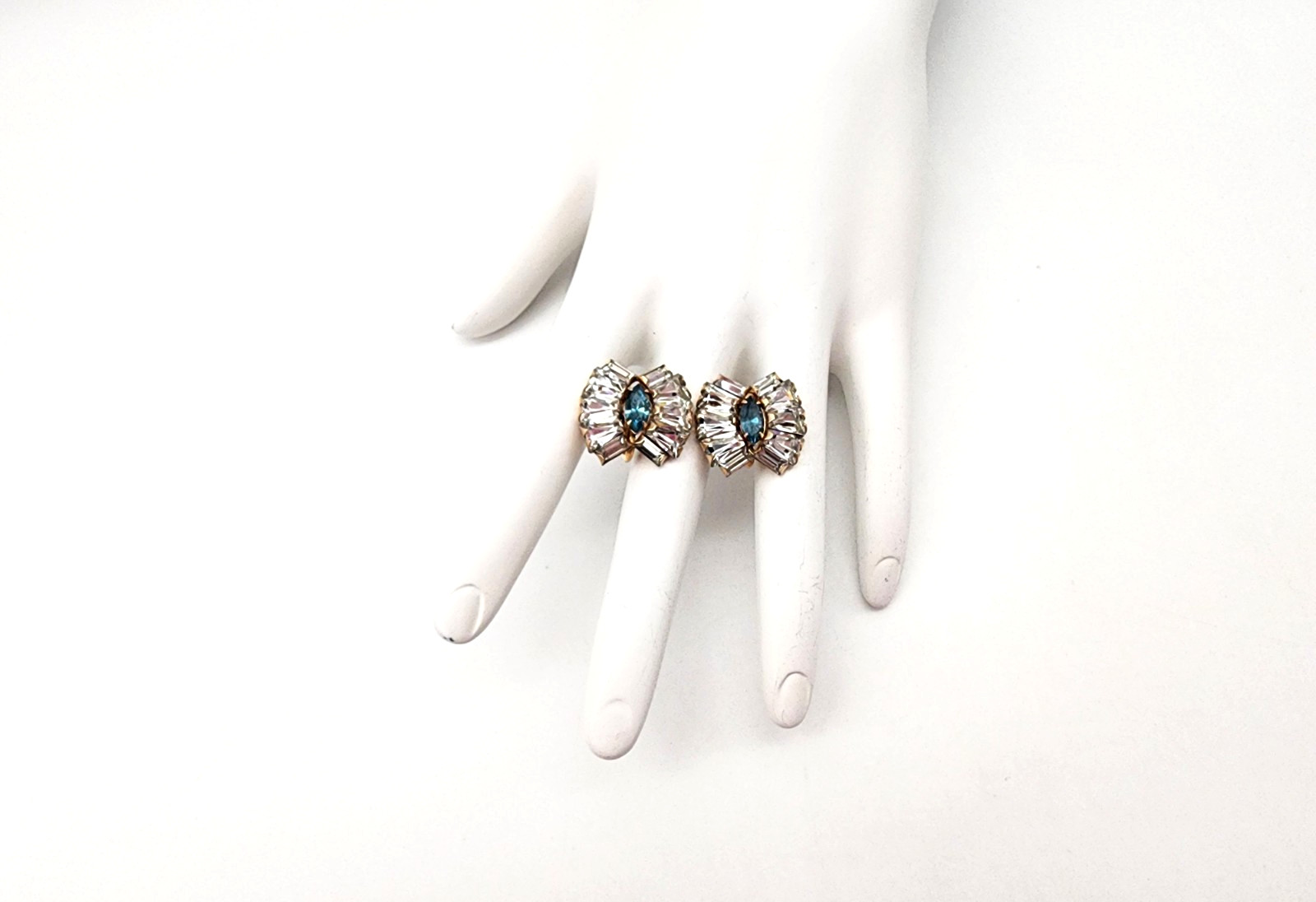 MARKED PHYLLIS 12K GOLD FILLED BLUE/CLEAR VINTAGE RHINESTONE SCREWBACK EARRINGS!