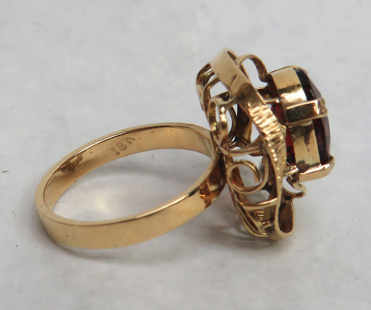 VINTAGE 18K GOLD & 3.6 REDISH BROWN SPINEL RING SIZE 6.5