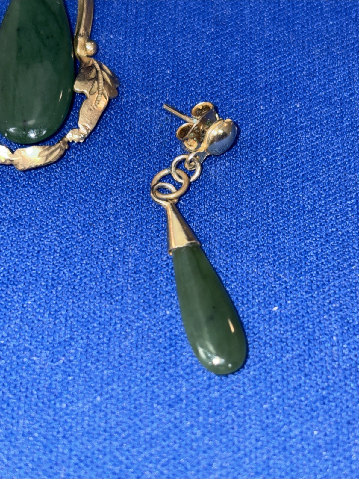 Vintage Tear Drop Jade Green Gold Tone Pendant & Earrings