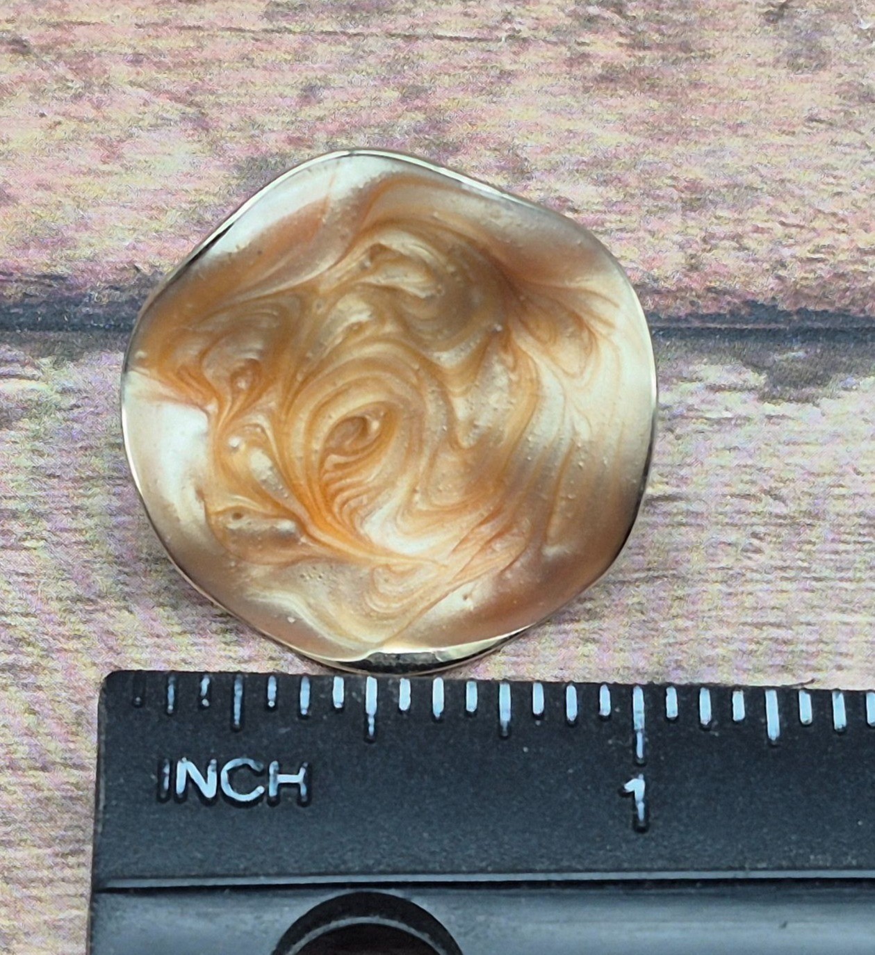 Vintage Avon Gold Tone Swirl Enamel Wavy Round Clip On Earrings Peach Brown 80’s