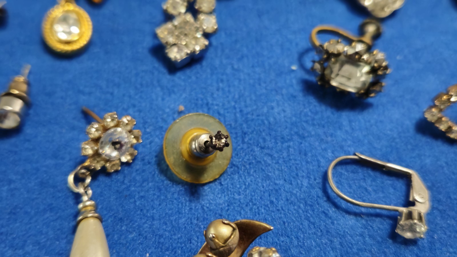 Vintage 37 Gem Stone Earrings / Dimond Like / Quartz Like Jewels – JEWELRY LOT