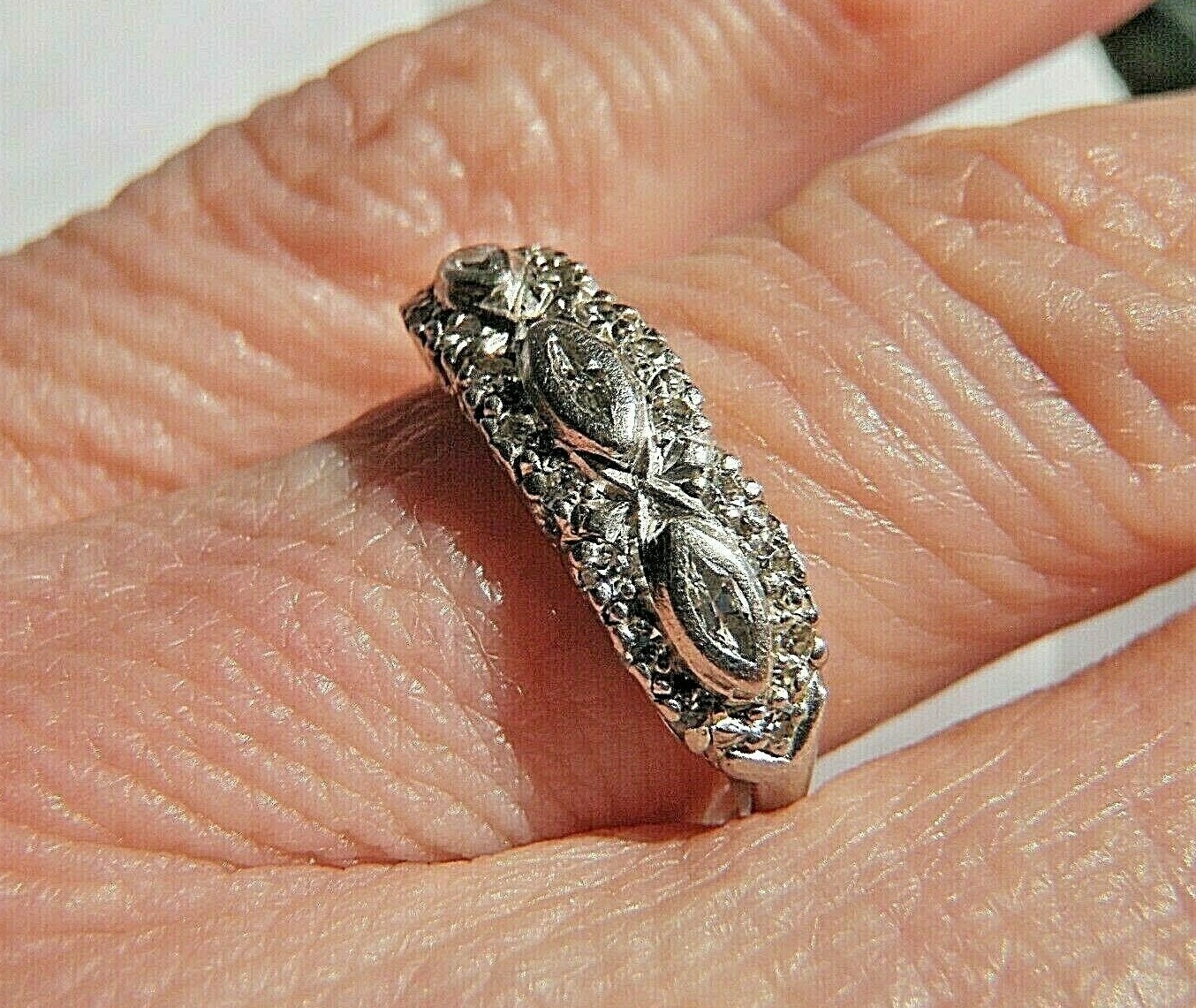 RARE LOVELY ART DECO ANTIQUE PLATINUM DIAMOND WEDDING BAND or RIGHT HAND RING!