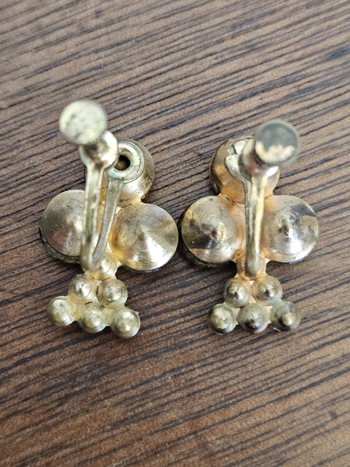 VTG Golden Rhinestone earrings with clear Glass rhinestone triangles screw back