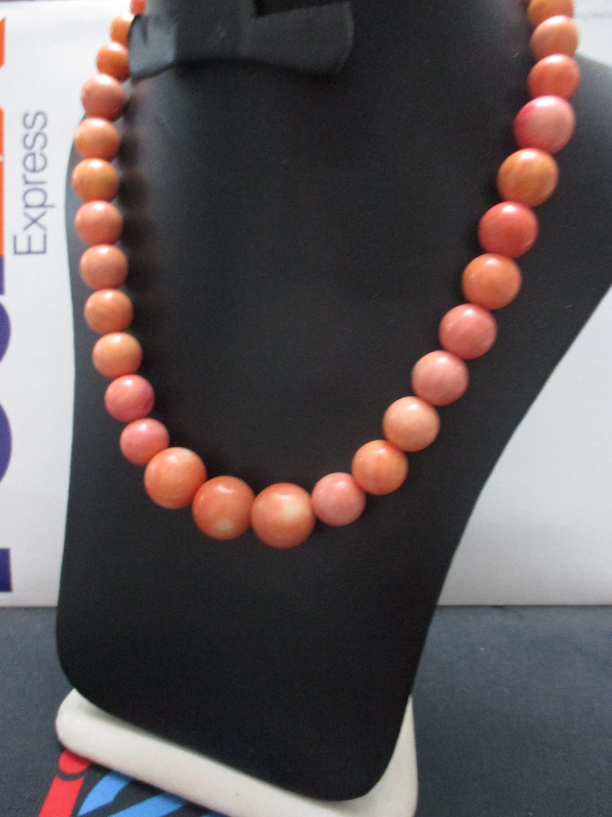 Vintage M0M0 Art Deco Authentic ☆ Undyed Untreated ☆ Necklace Coral ☆ Organic.