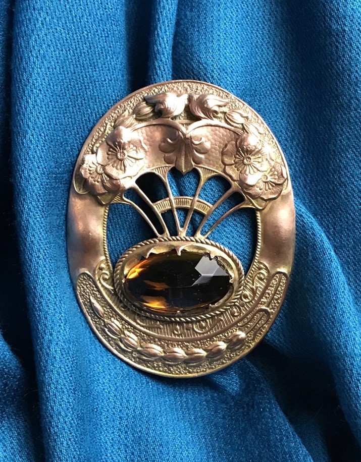 VTG Jewelry Brass/Metal Brooch W/ Amber Faceted Stone-Raised Detail On Metal