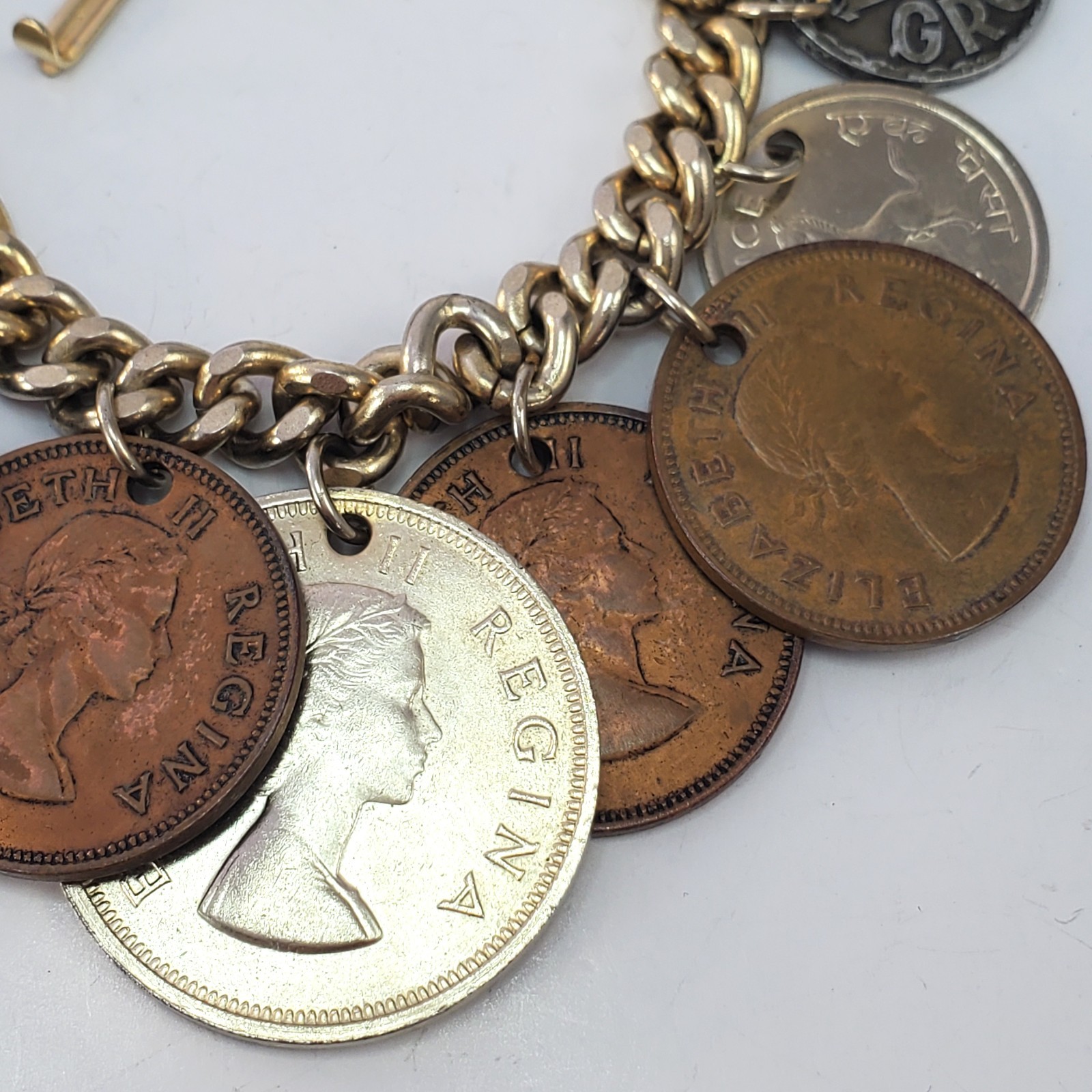 1950s CHARM Bracelet 15 REAL World Coins Gold Tone Vintage 7.25″