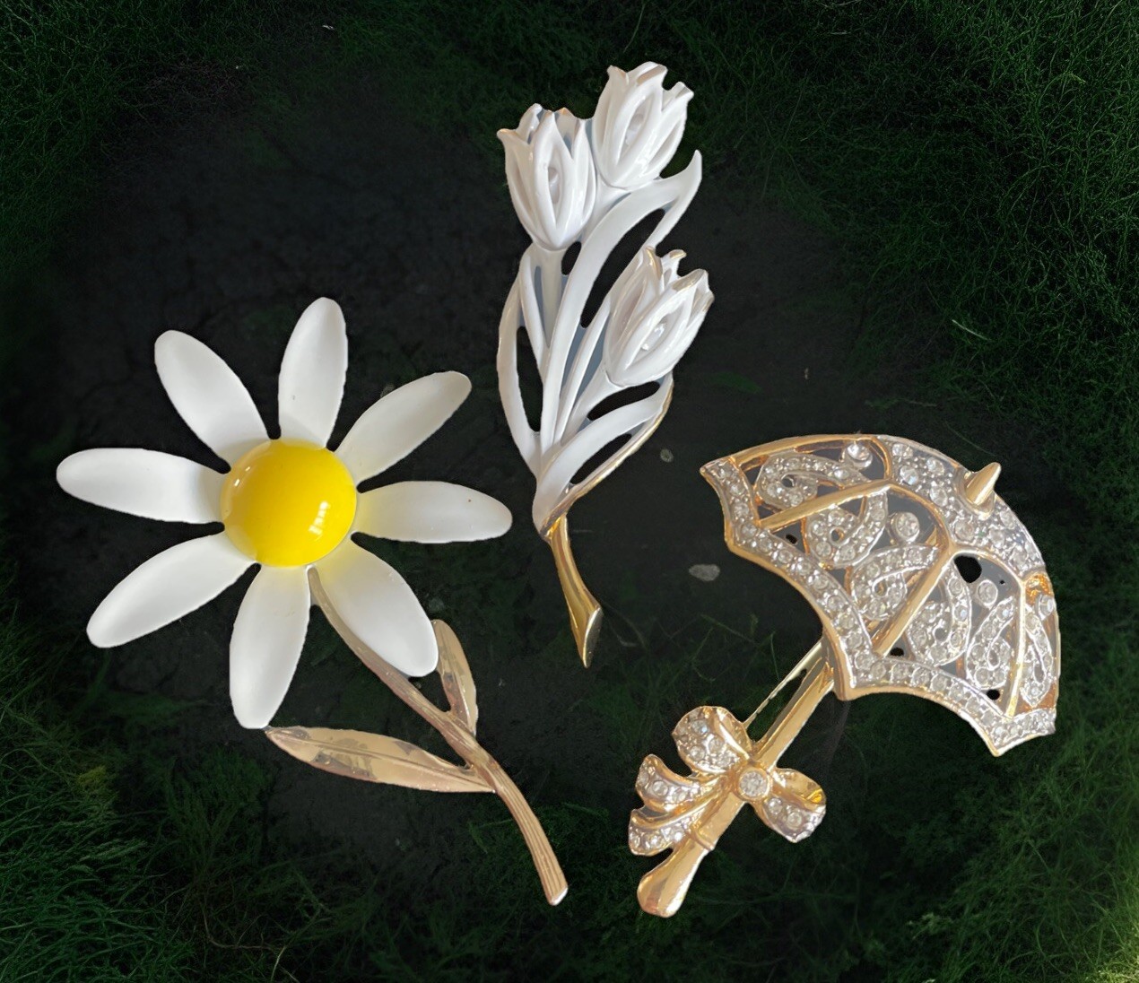 Summer Fun Brooch Lot Of 3 Flowers Umbrella Rhinestones Enamel Monet Sarah GX7