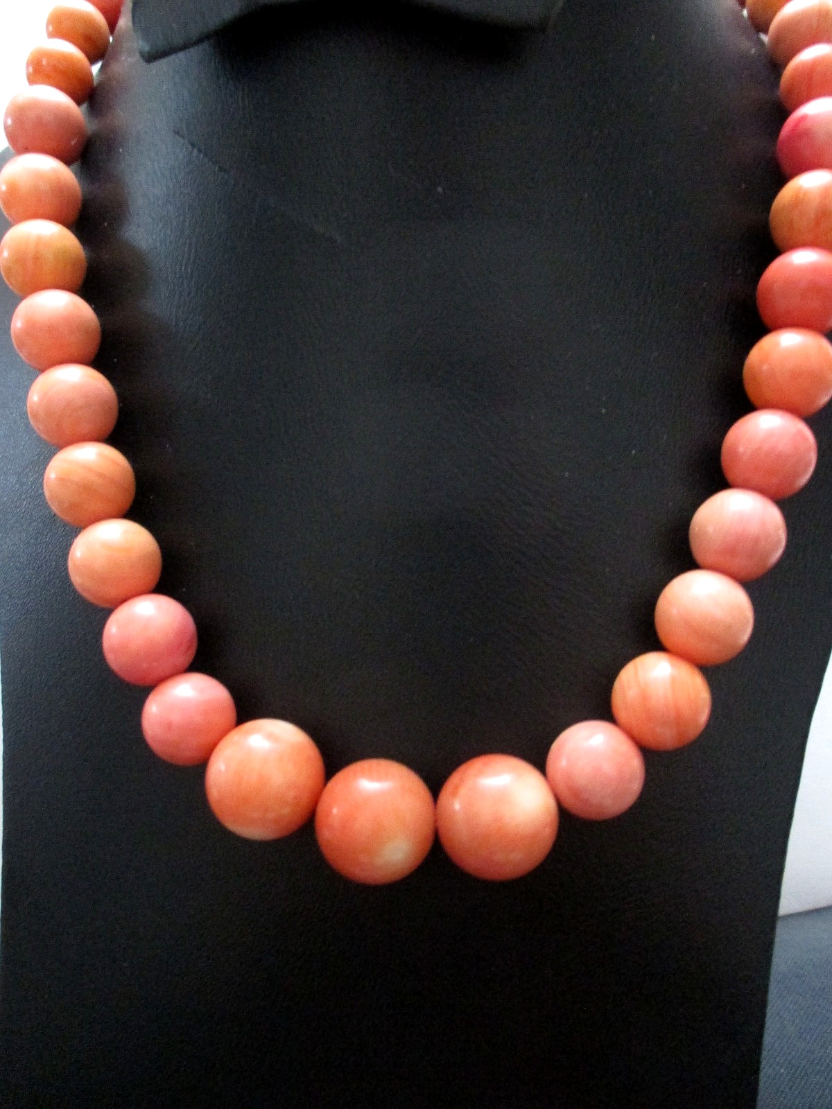 Vintage M0M0 Art Deco Authentic ☆ Undyed Untreated ☆ Necklace Coral ☆ Organic.