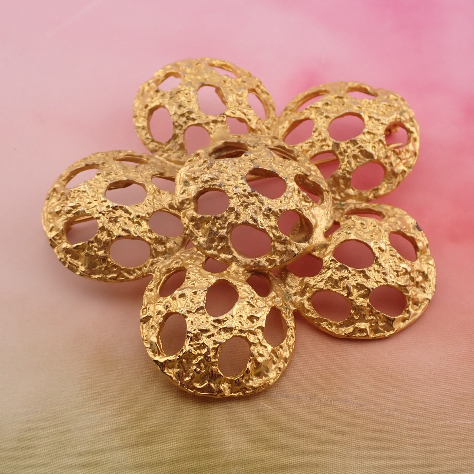 Vintage Lester Joy Signed Gold Tone Textured Flower Pin Brooch
