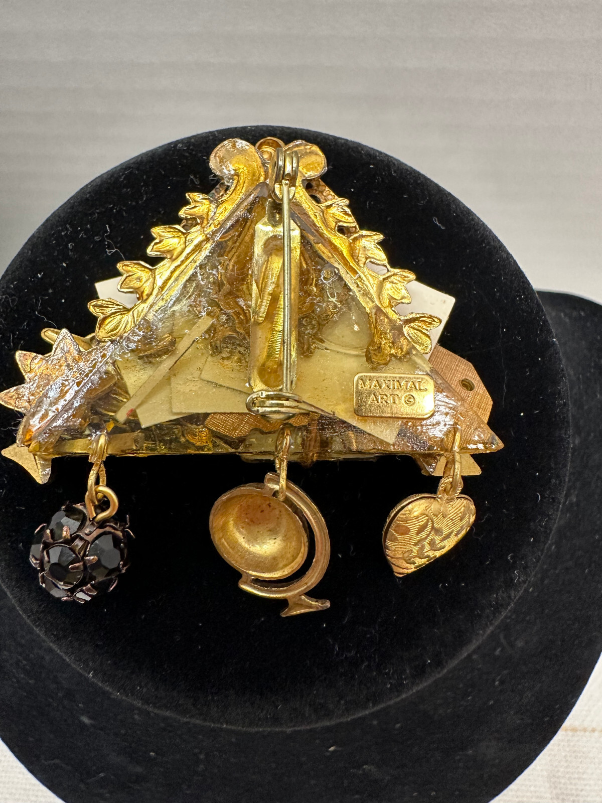 JOHN WIND MAXIMAL ART RARE ASSEMBLAGE 80-90’S BROOCH HOUR GLASS POKER HAND