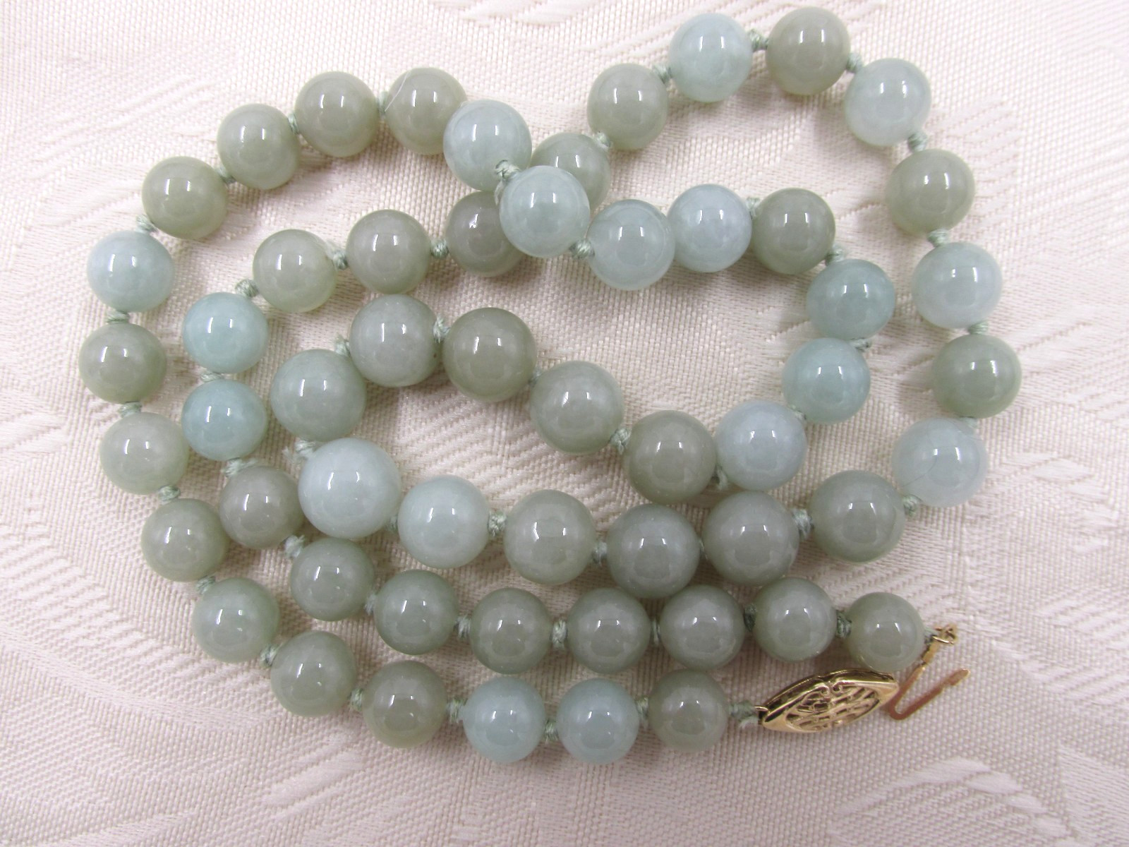 Jade Jadeite Bead Necklace 14K Gold Clasp 22″ Chinese Export Vintage Knotted