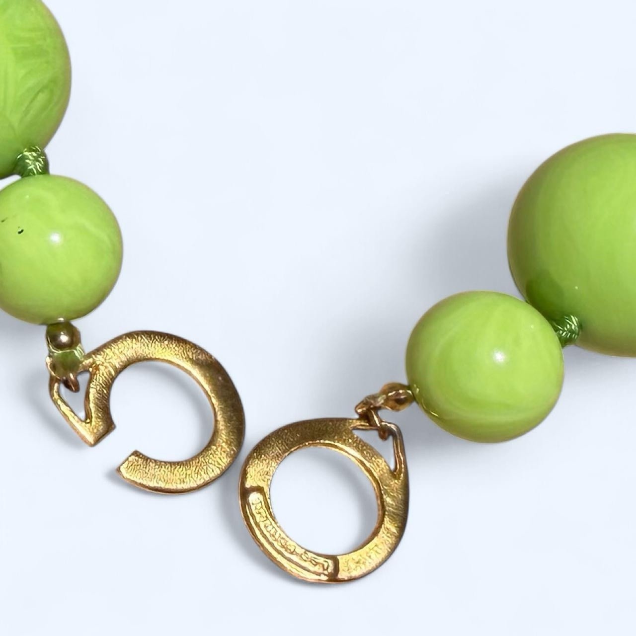 LES BERNARD Choker Chunky Lime Green Lucite Bead Gilded Heavy Turn-Lock Clasp