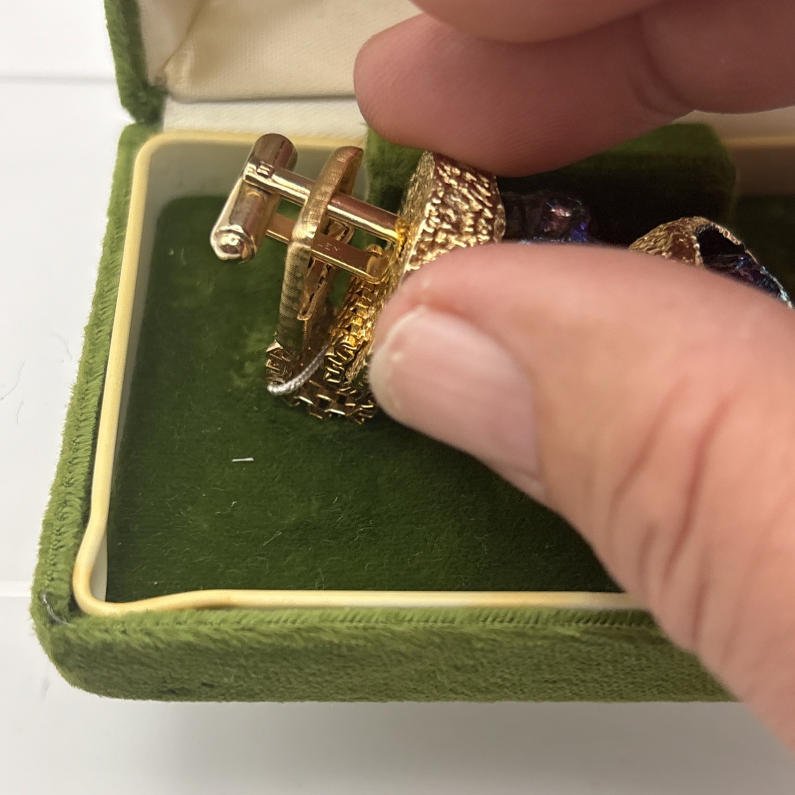 Vtg~Hadley~Goldtone Mesh Wrap Around Cufflinks & Tie Tack~Rainbow Lava~IOB