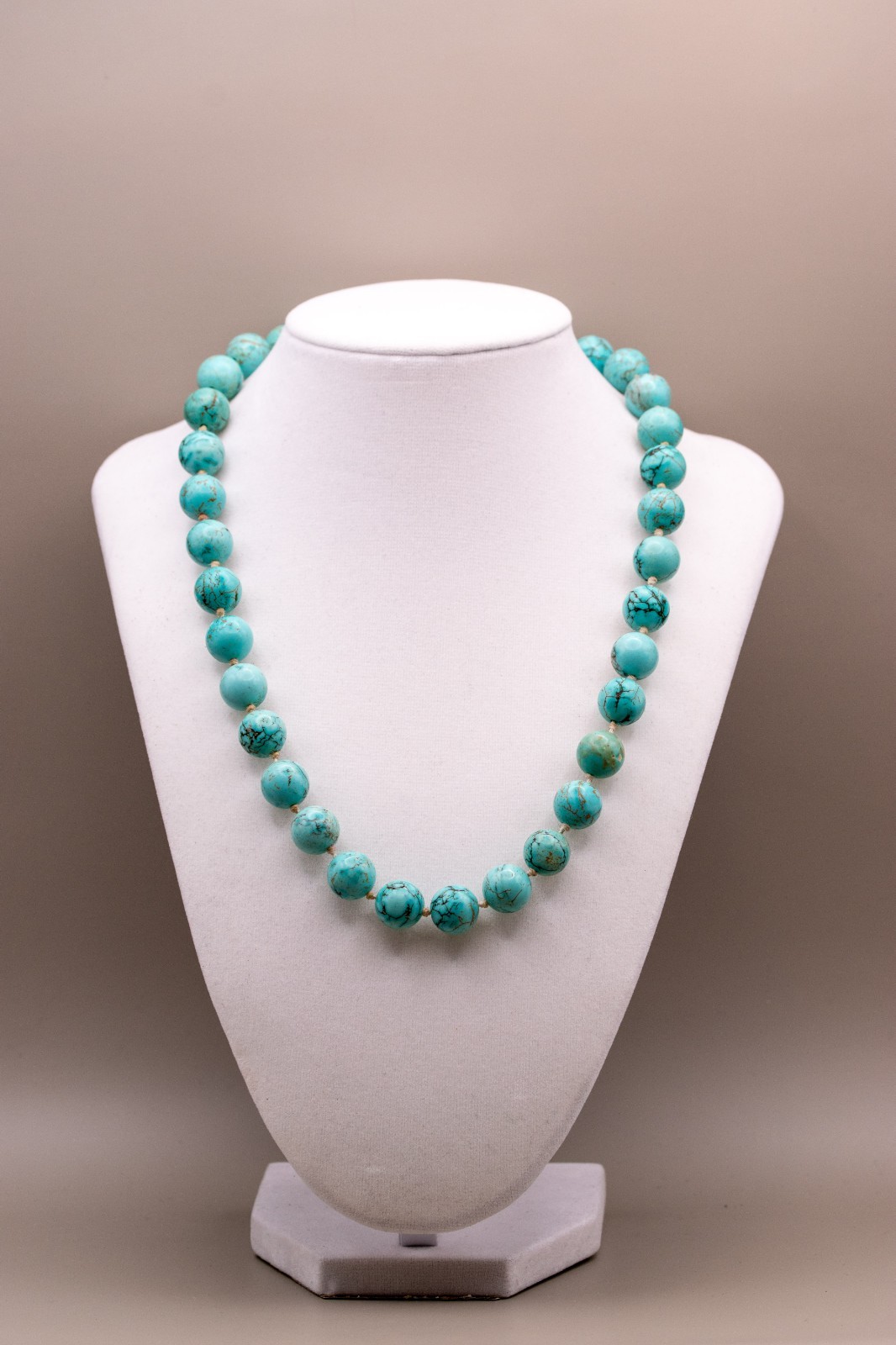 VTG Genuine Turquoise 12mm Bead Hand Knotted Necklace 18″ 2.8oz Oversized Clasp