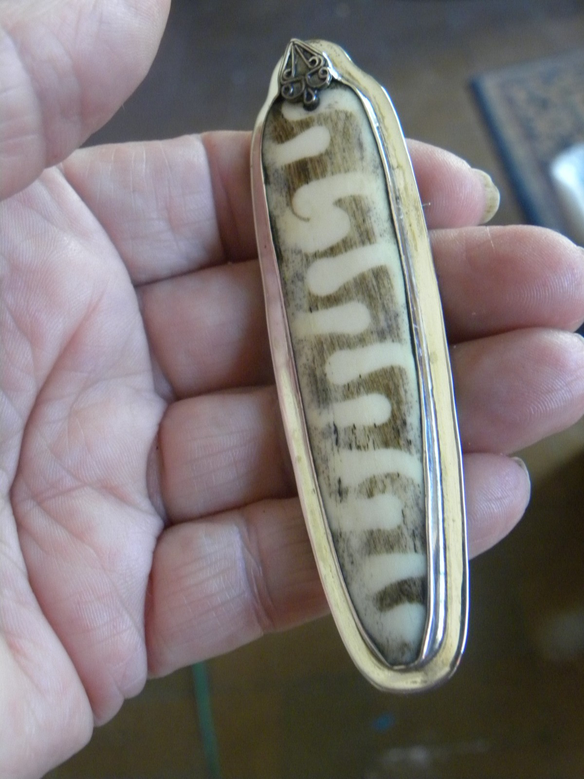AMY KAHN RUSSELL STERLING SILVER ELONGATED PENDANT BROOCH PIN 3-3/4″