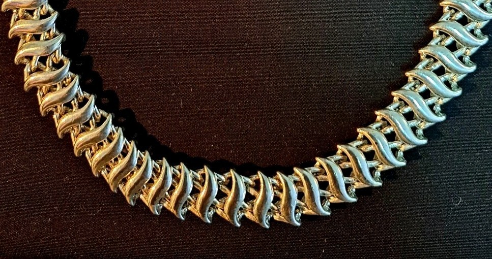 3 Vintage Choker Necklaces. 16”, 17”, 18”. 2 Goldtone Serpentine Chain Styles