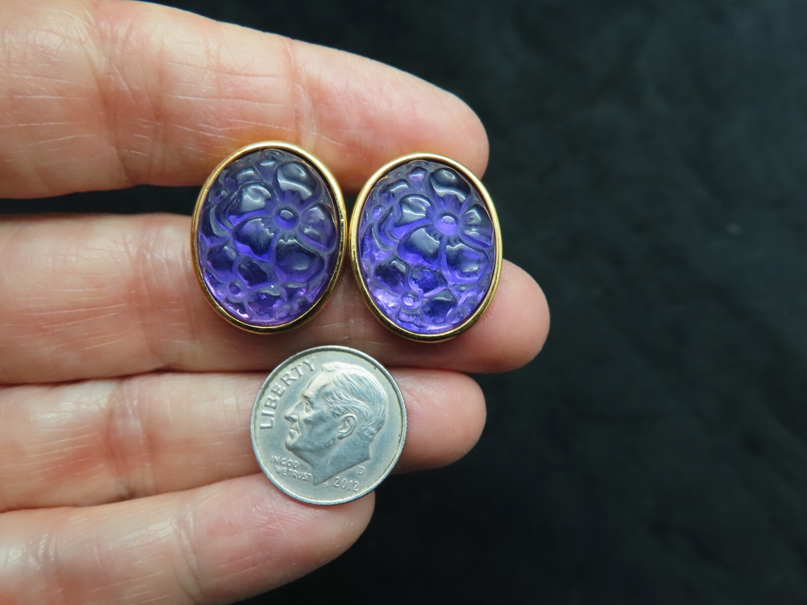 Vintage 1989 AVON Molded Flower Gold Tone Pierced Earrings
