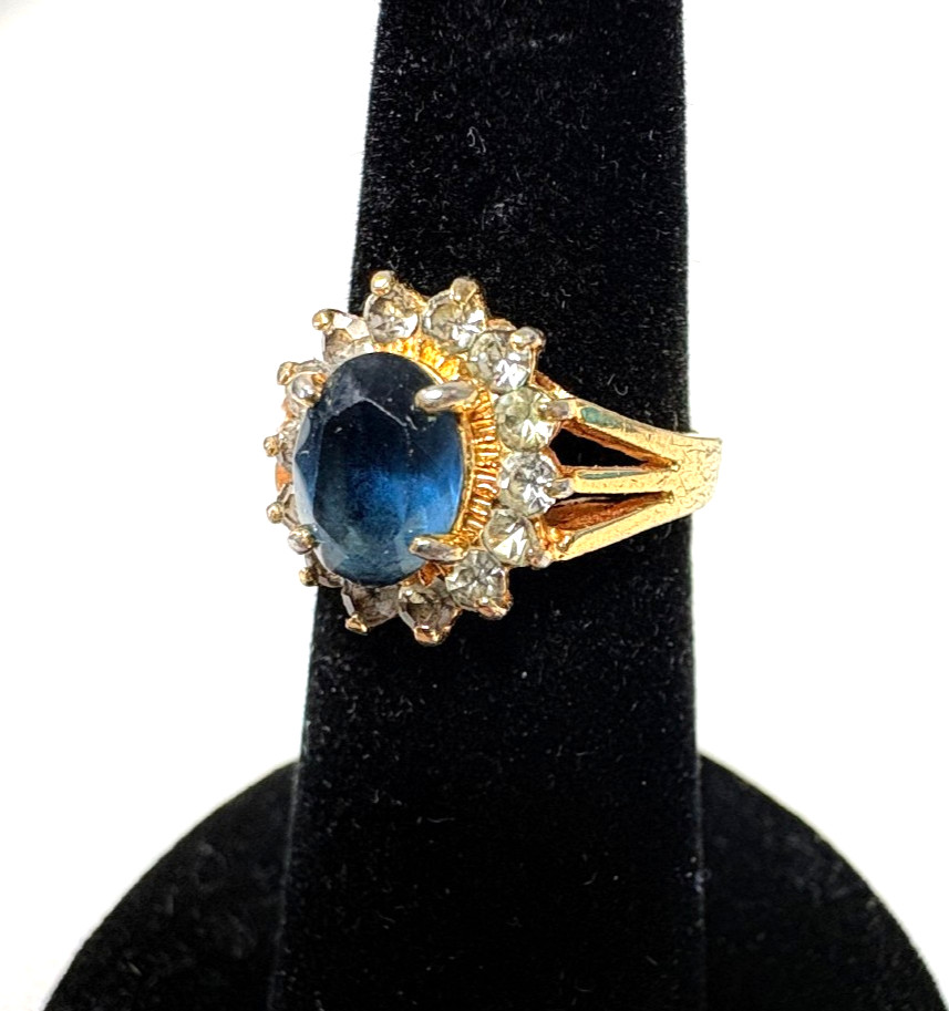 VINTAGE 18K ? RAJ YELLOW GOLD PLATED RING, BLUE STONE W/ CLEAR STONES, SIZE 5