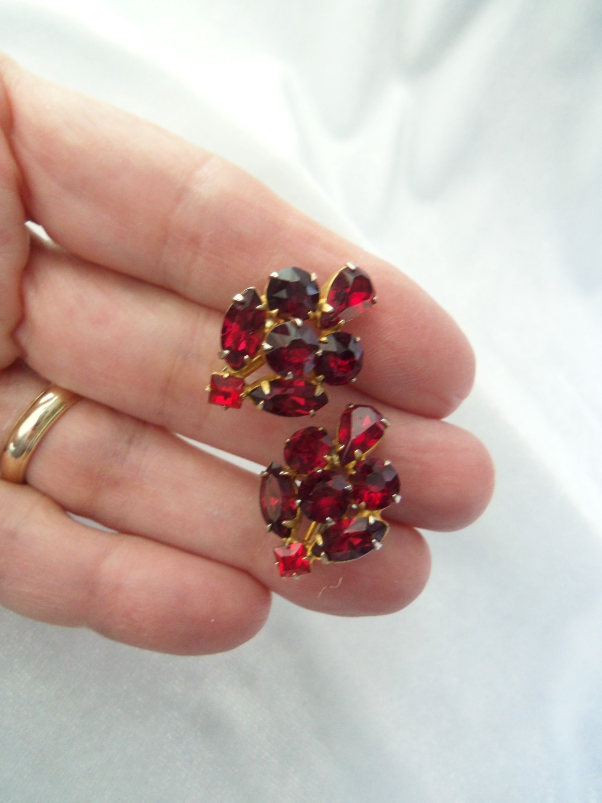 Retro Vintage Prong Set Red Rhinestone Cluster Screw Back Earrings