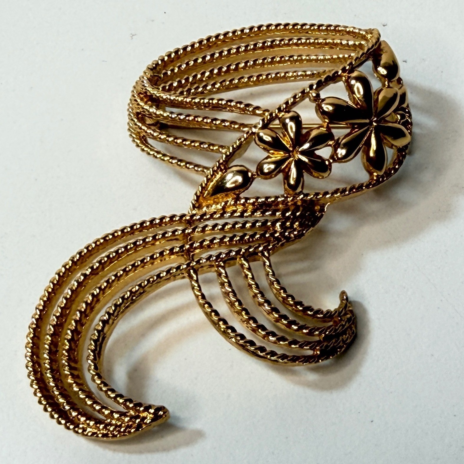 Monet Gold Tone Swirl Ribbon Flower Brooch Vintage Textured Floral Pin