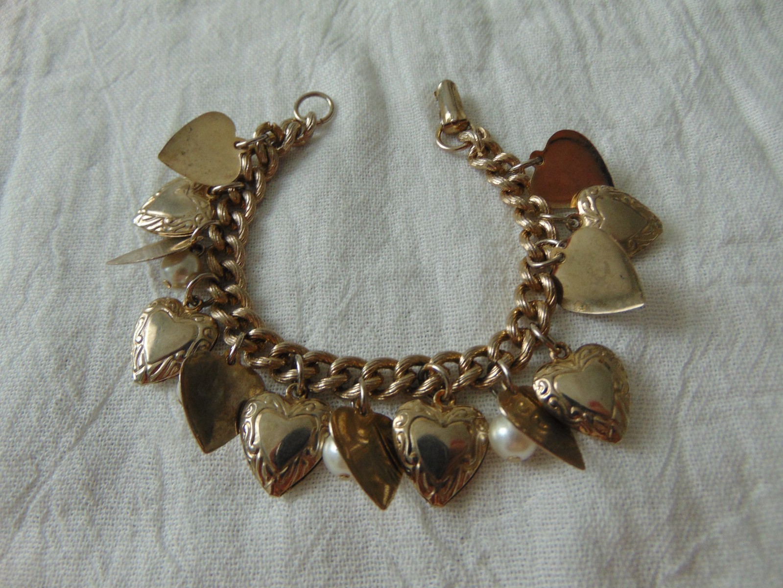 vintage pearl and hearts charms dangles cha-cha bracelet