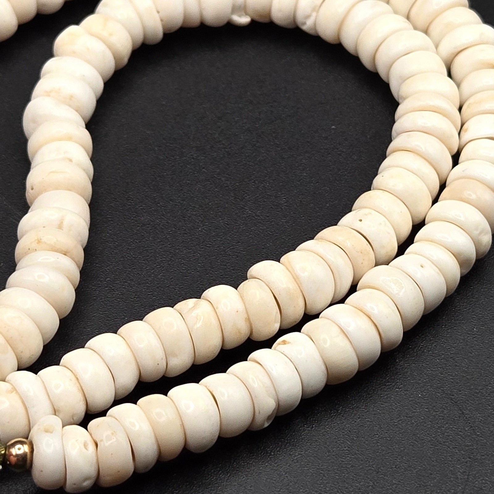 Vintage Puka Shell Necklace Turquoise and Green Dyed Stone Accents 17″ Surfer