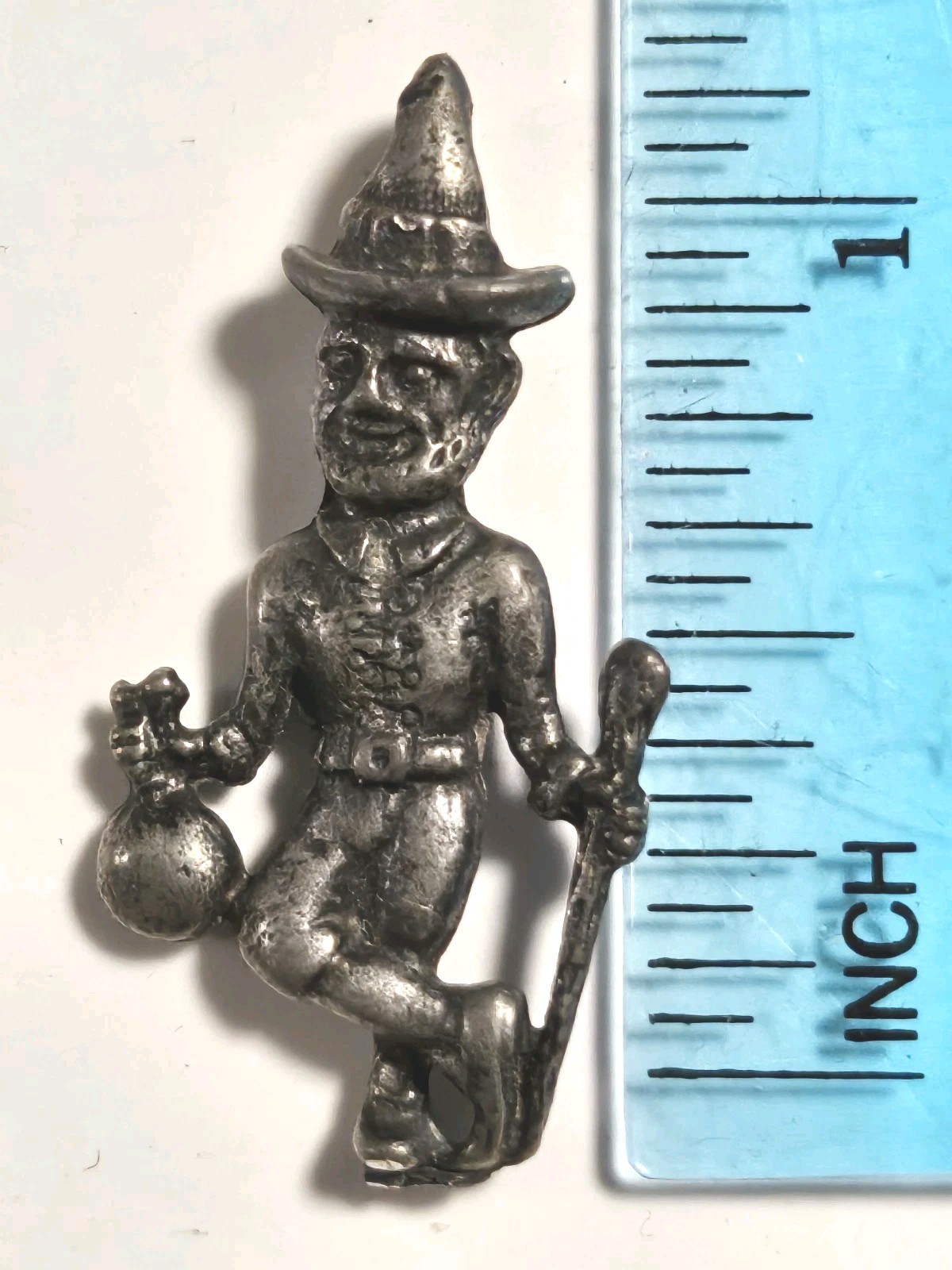 Vintage Leprechaun Charm Holding Bag O Gold All Pewter 1 1/4″ Nice Detail