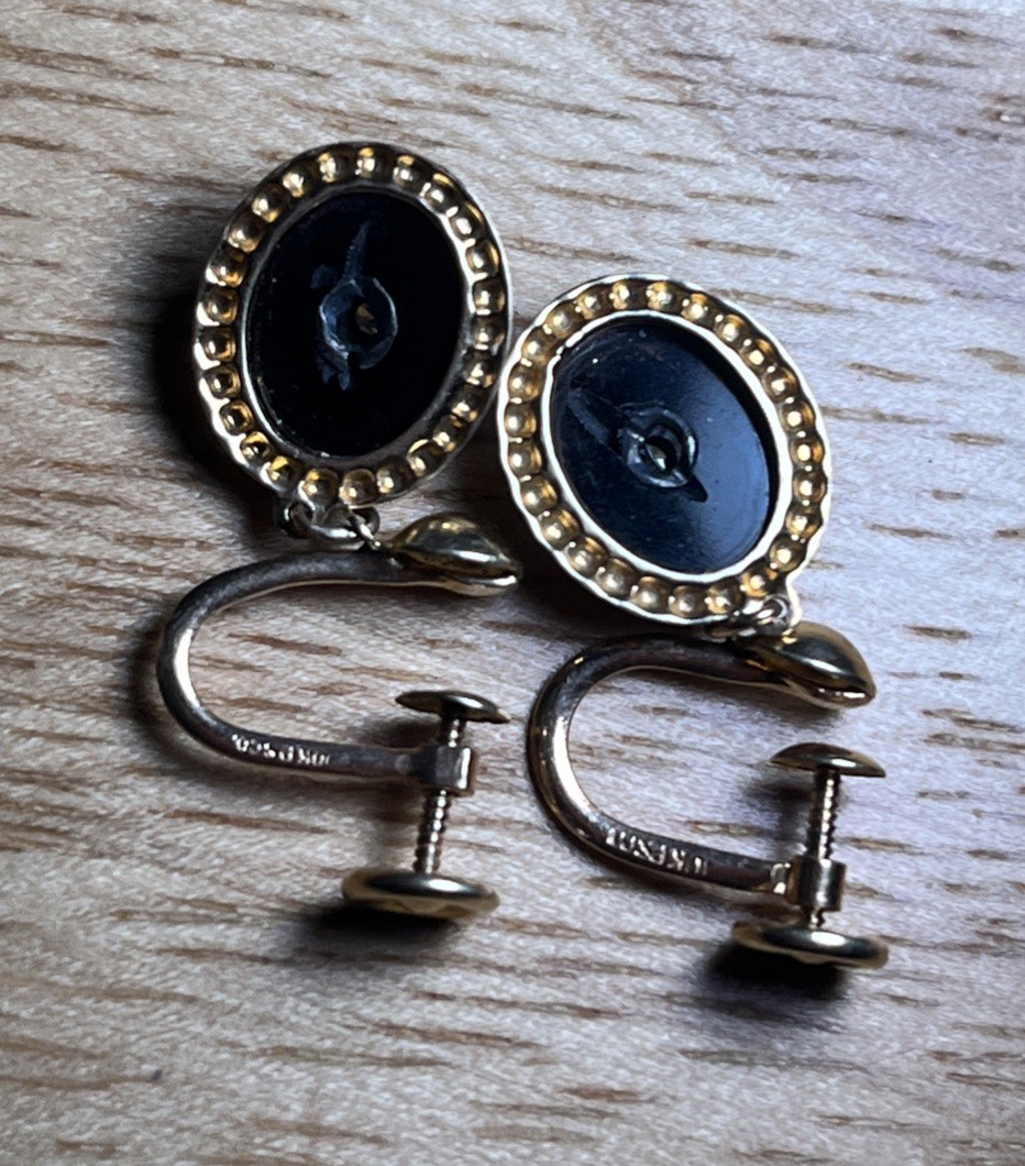 Vintage Art Deco Screw Back 10K Yellow Gold Black Onyx and Diamond Earrings 2.6g