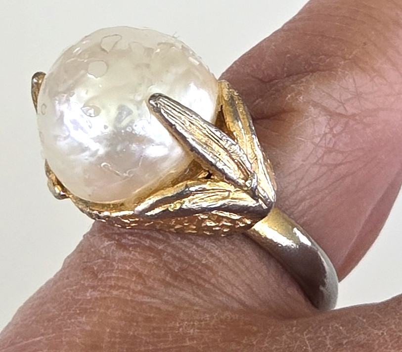 Vintage Faux Baroque Pearl Cluster Leaves Gold Tone Ring Size 4.25 Adjustable
