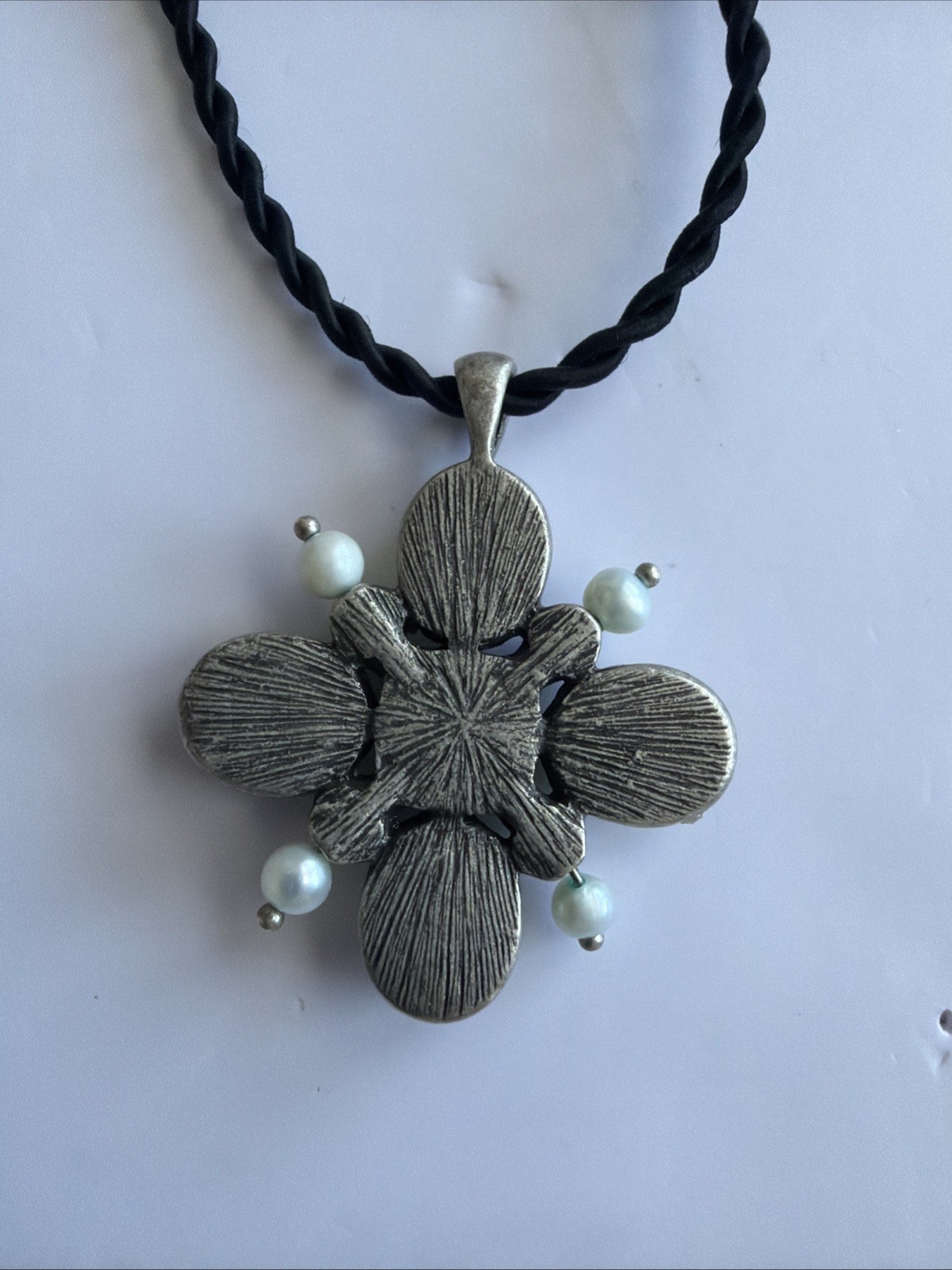 Lia Sophia “Bloommates”necklace / Mother Of Pearl Center/Freshwater Pearls In…