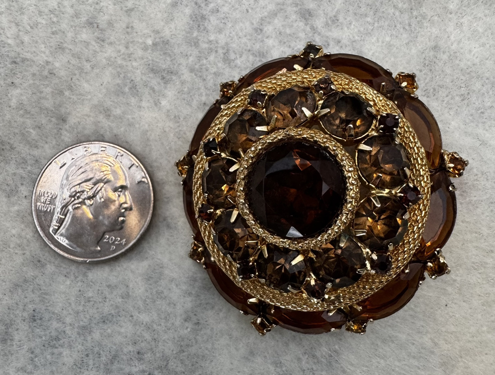 RARE! FRENCH GRIPOIX STYLE MOGUL DESIGN Gold Tone Statement Brooch Multifaceted