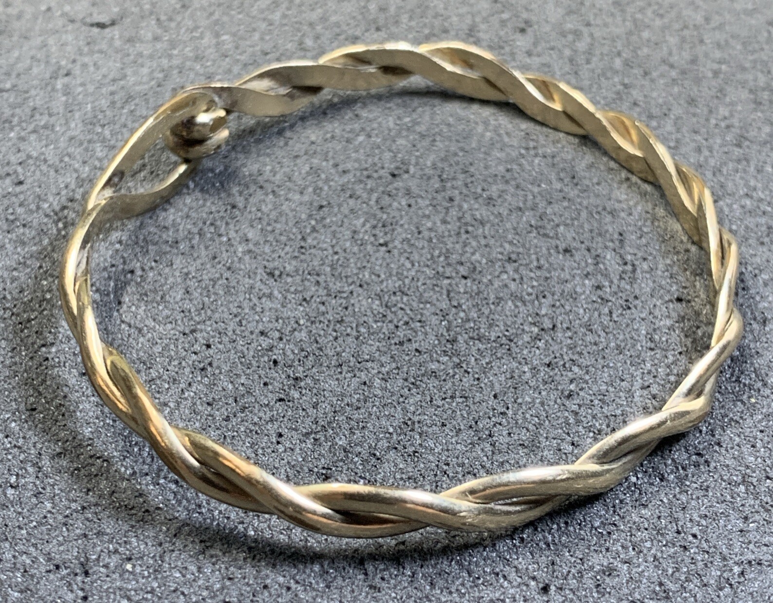 Gold Tone Metal Wirework Hook Clasp Bracelet, 6 1/2” Wrist, Vintage! Artisan!