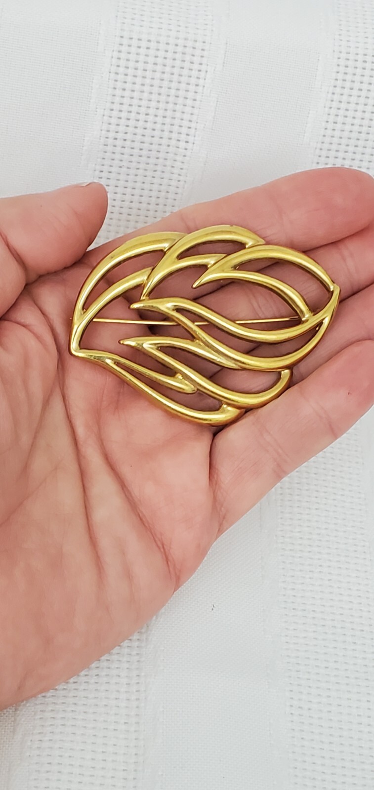 Big MONET Yellow Gold Tone Modernist Mod Leaf Brooch 1970s 1980s Boho Signed