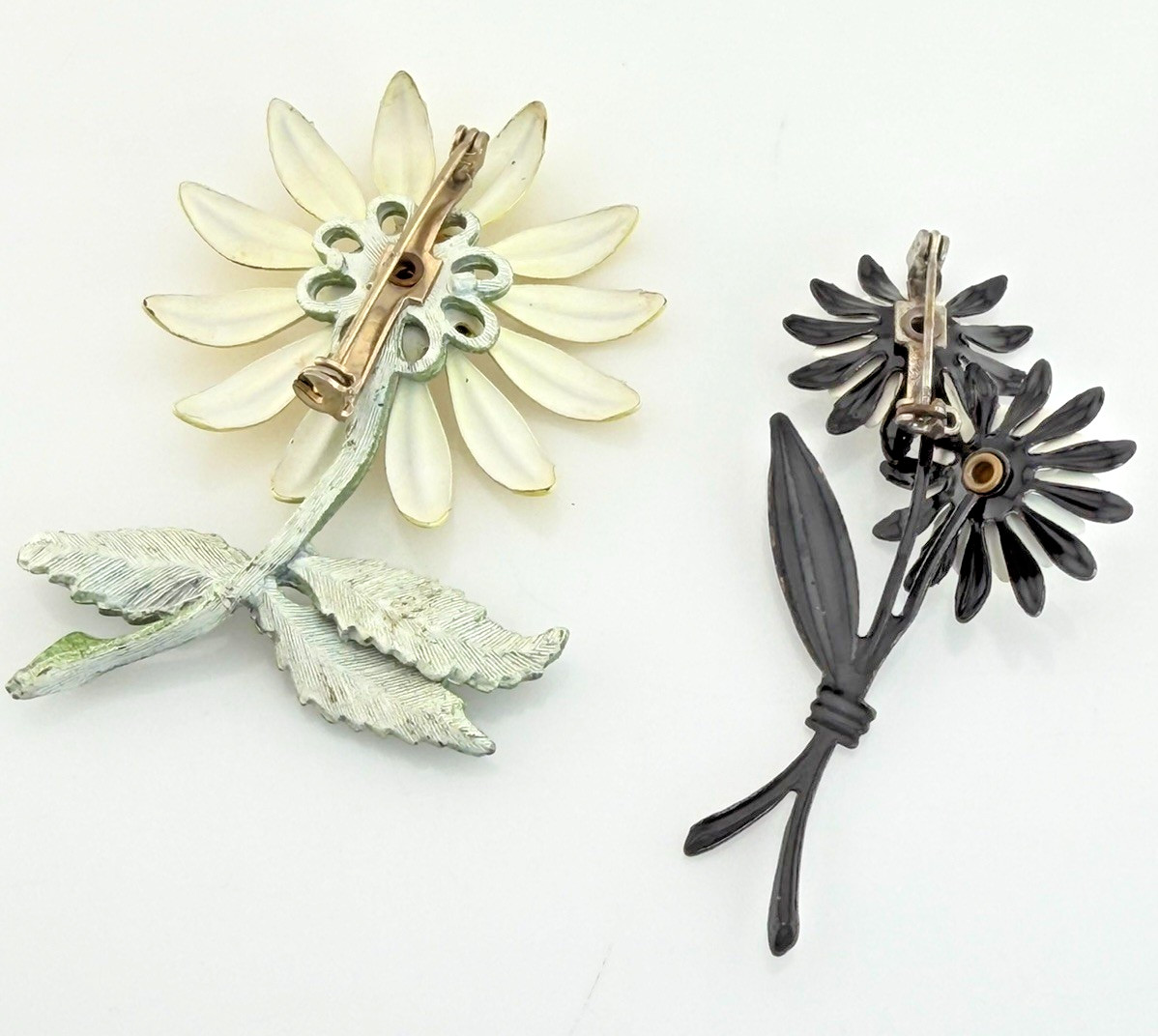 Vintage 1960s Enamel Flower Brooch Lot of 2 Black Yellow Pop Art Mod Retro Daisy