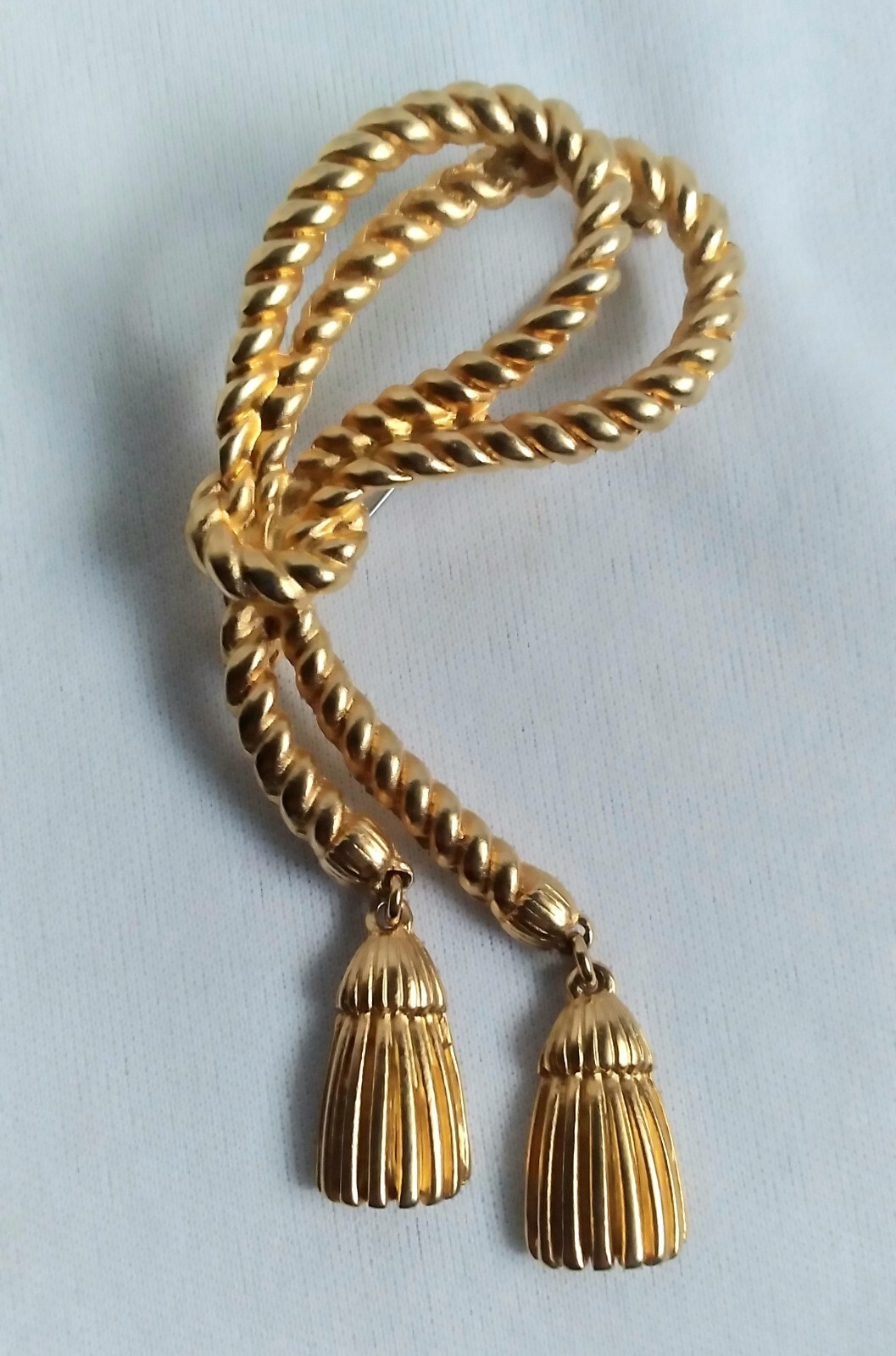 Vintage Knotted Cable Rope Double Dangle Tassel Charms Gold Tone Brooch Unsigned