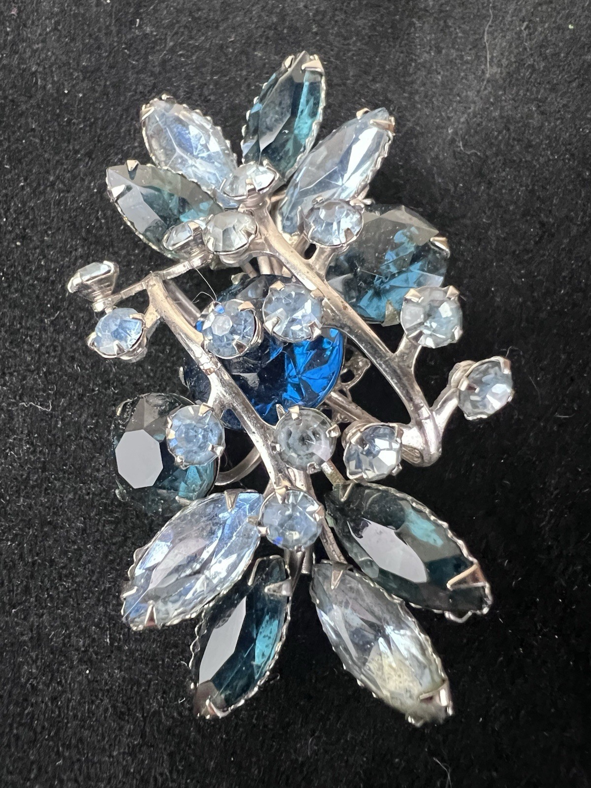 VTG Blue Tones Floral Design Rhinestone Brooch Silver Toned Metal 2.5” Rare