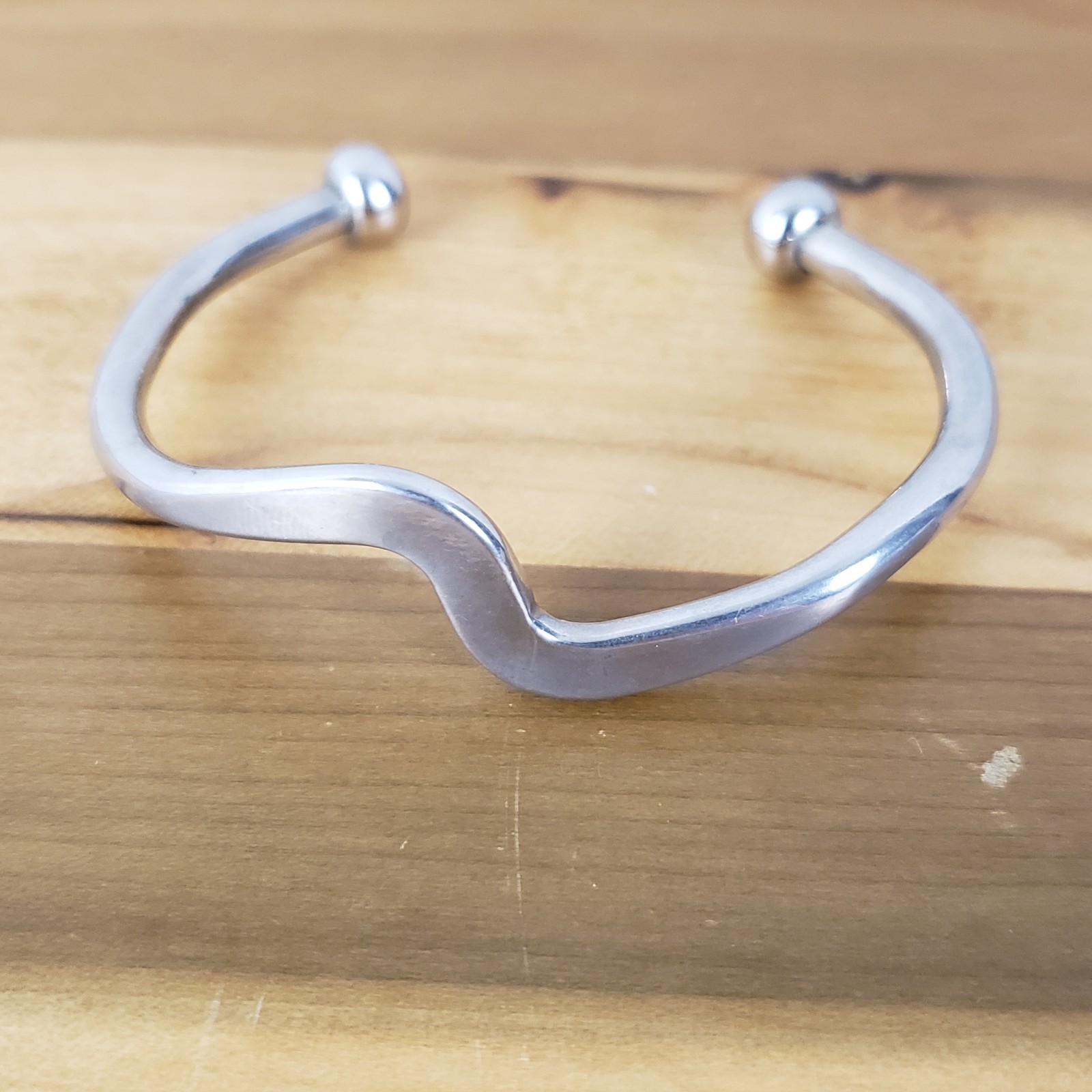 Zig Zag Cuff Bracelet Modernist Silver Tone Sleek 6.5″ Abstract Wave