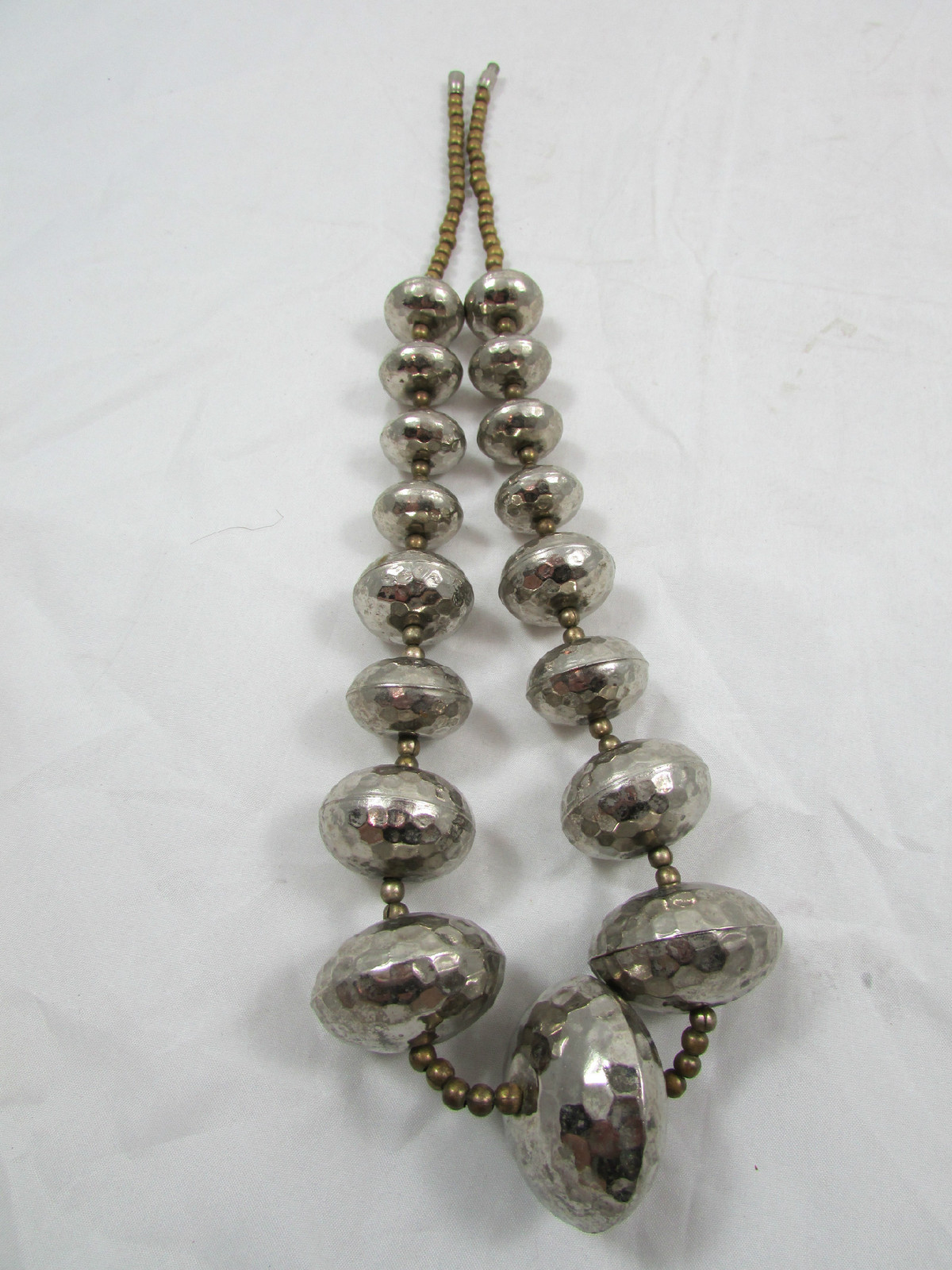 Vintage 60’s – 80’s Era Hammered Silvertone Graduated Oval Beads Necklace