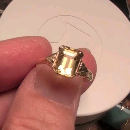Dainty Vintage 10 k yellow gold and golden Beryl ring size 5.75