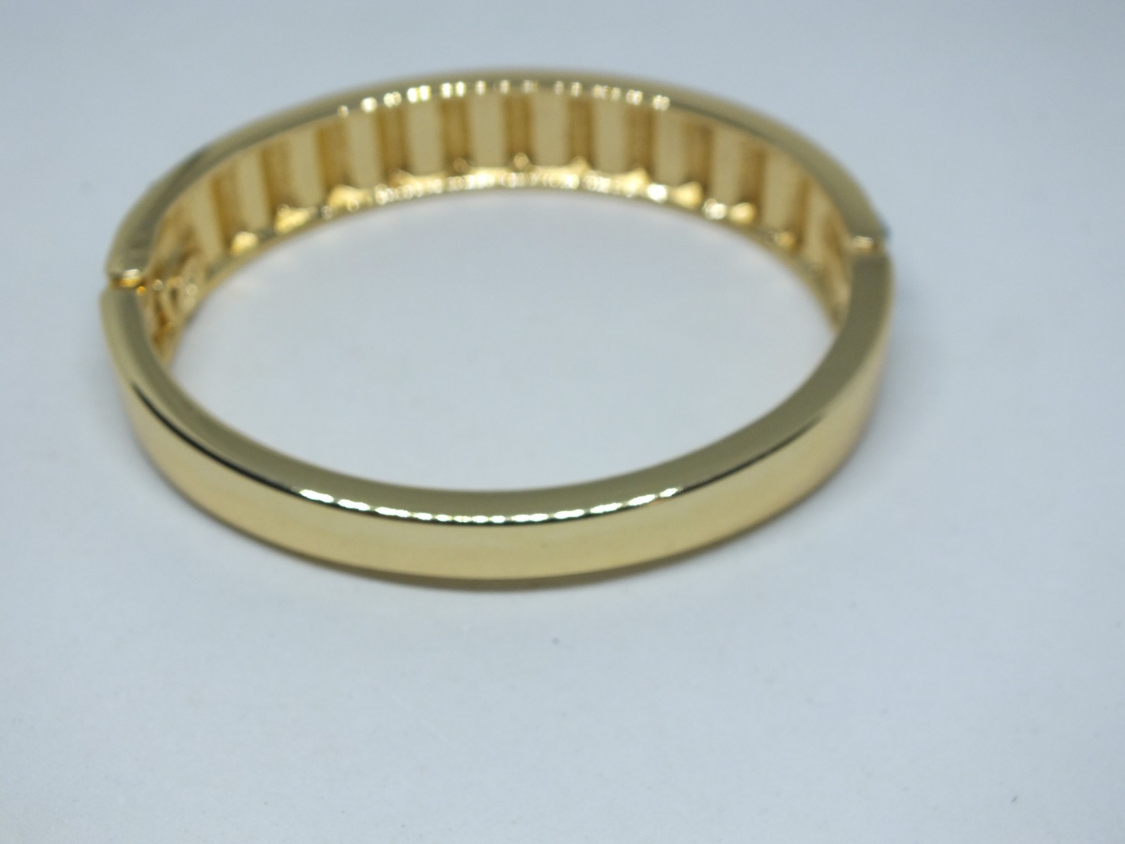 Beautiful Clamp Bracelet Gold Tone Green Rhinestones 1/2″ W x 2 3/8″ Acr ID