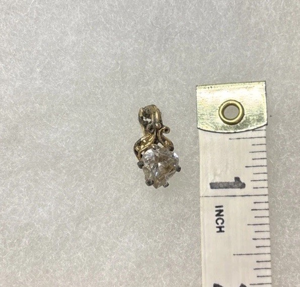 Lovely Vintage Old Fashioned Heart Shaped Solitaire Necklace Pendant