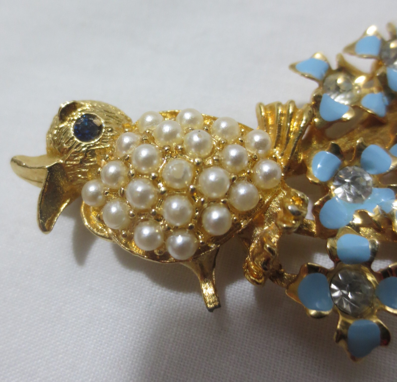 Vtg Bird brooch Faux pearls, rhinestones enamel petals