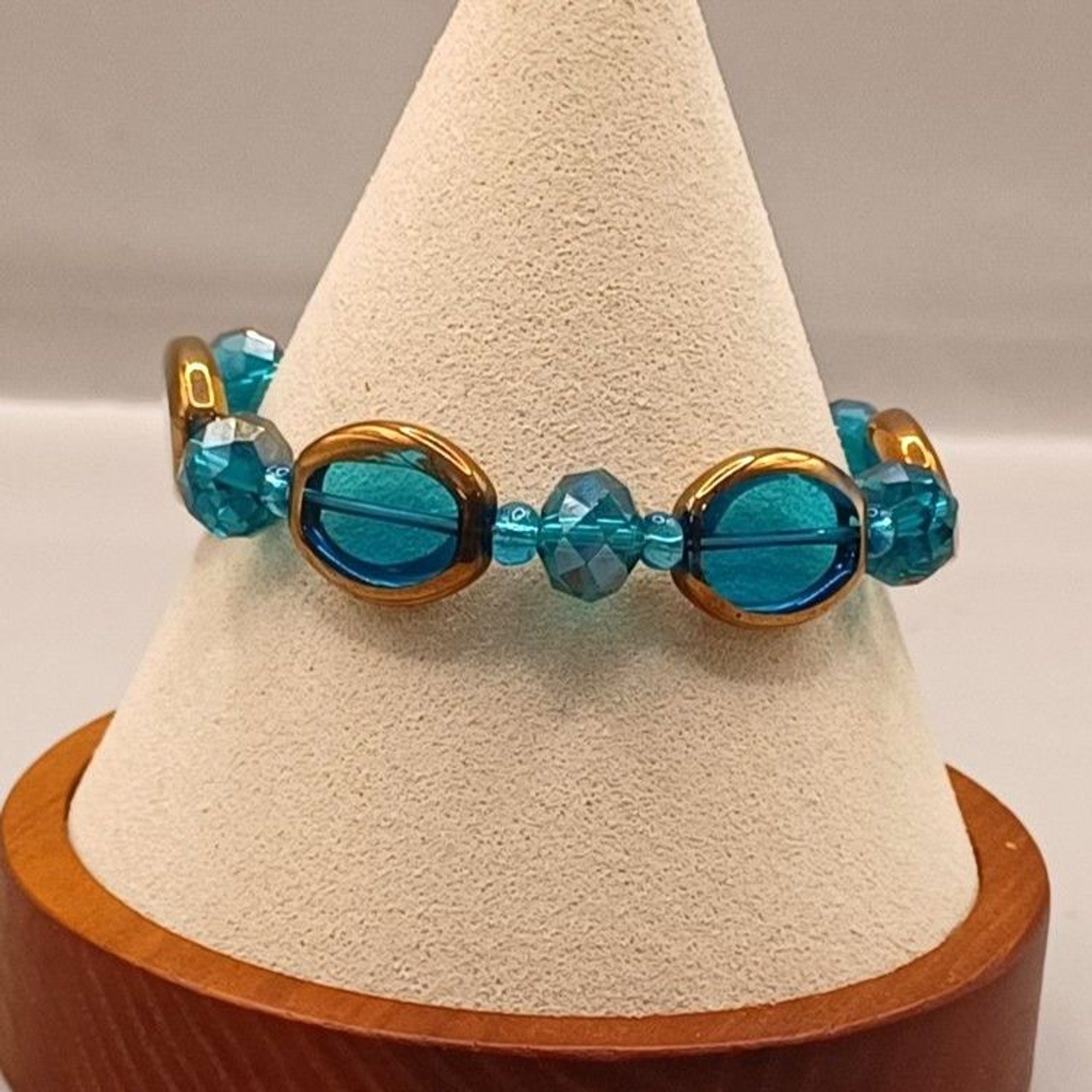 Vintage Light, Lovely Teal Blue Faceted and Flat Oval and Glass Beaded Bracelet