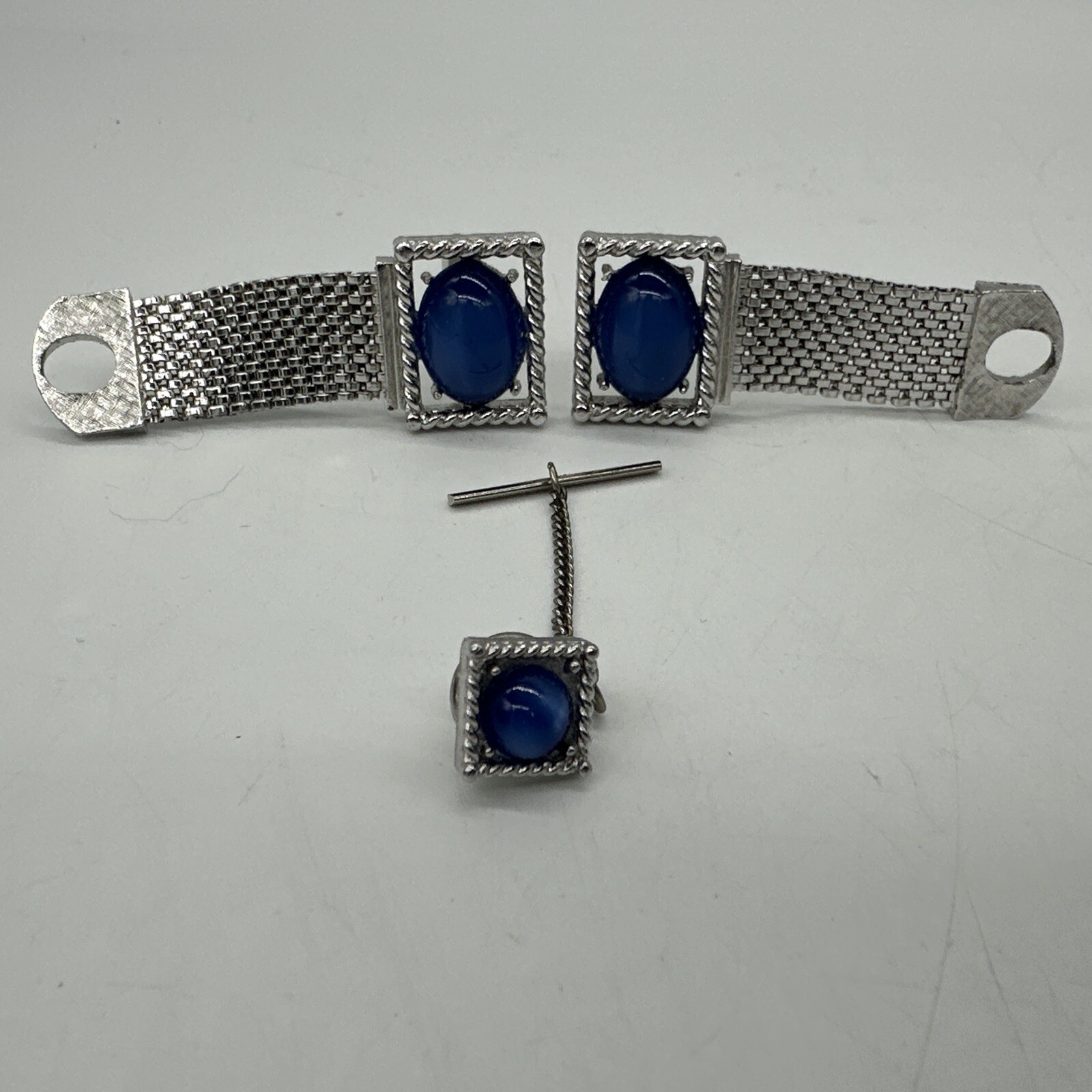 Vtg SWANK SilverTone Cuff Links & Tie Clip Blue Cabochon Stones Wrap around Mesh