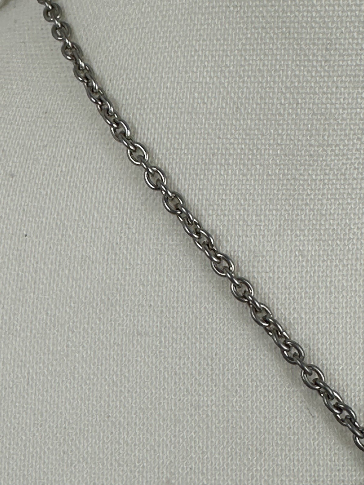 PENDANT MCM WHITE BLACK ENAMEL SWIRL DESIGN SILVER TONE CHAIN NECKLACE