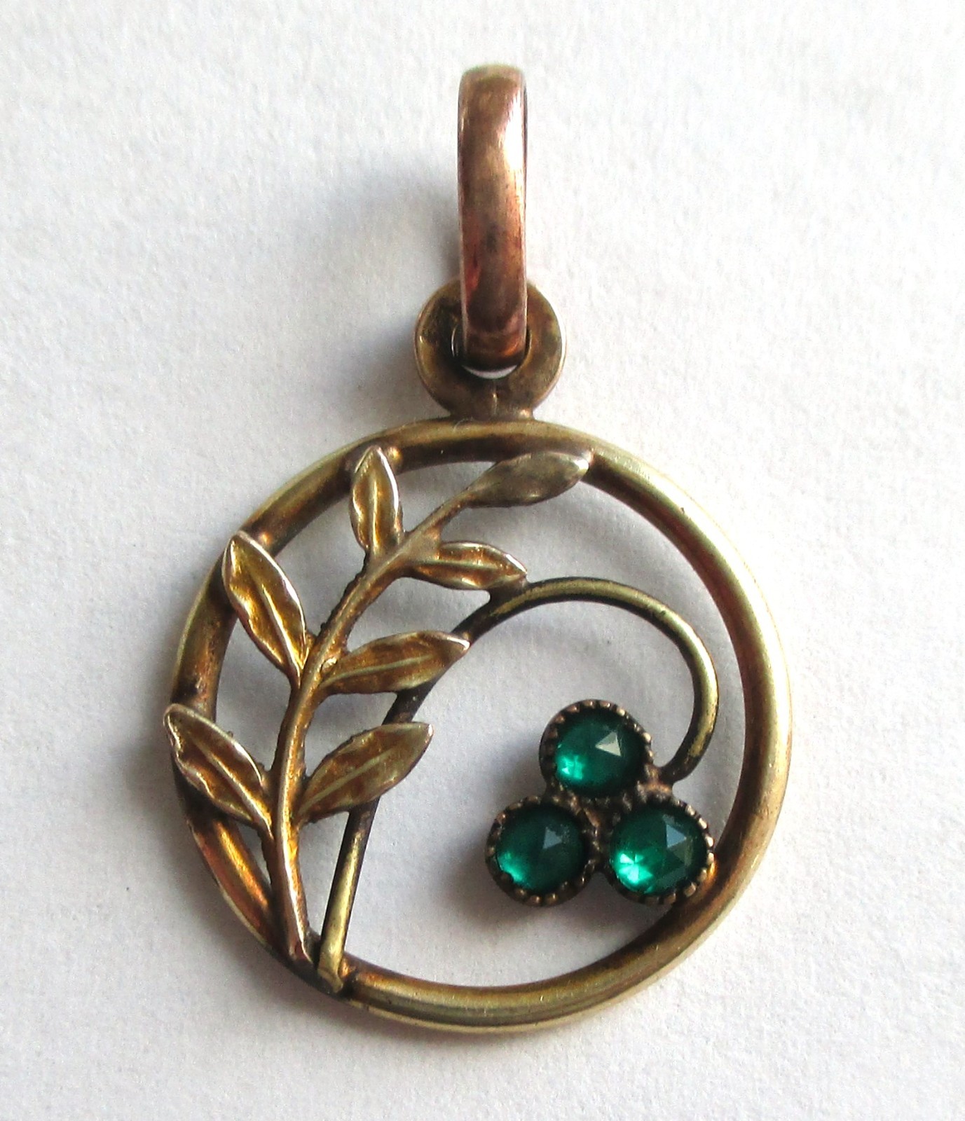 ANTIQUE VICTORIAN GOLD WASH FLOWER ROSE CUT GREEN RHINESTONE PENDANT CHARM